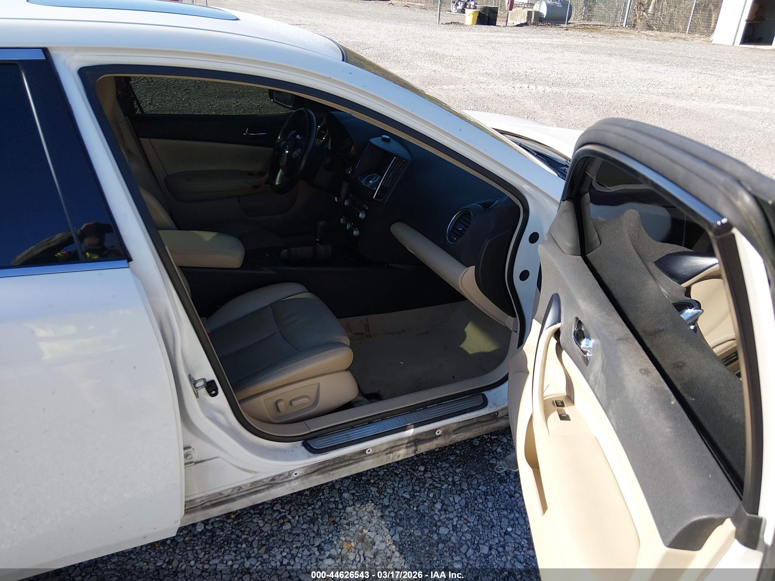 NISSAN MAXIMA image 5