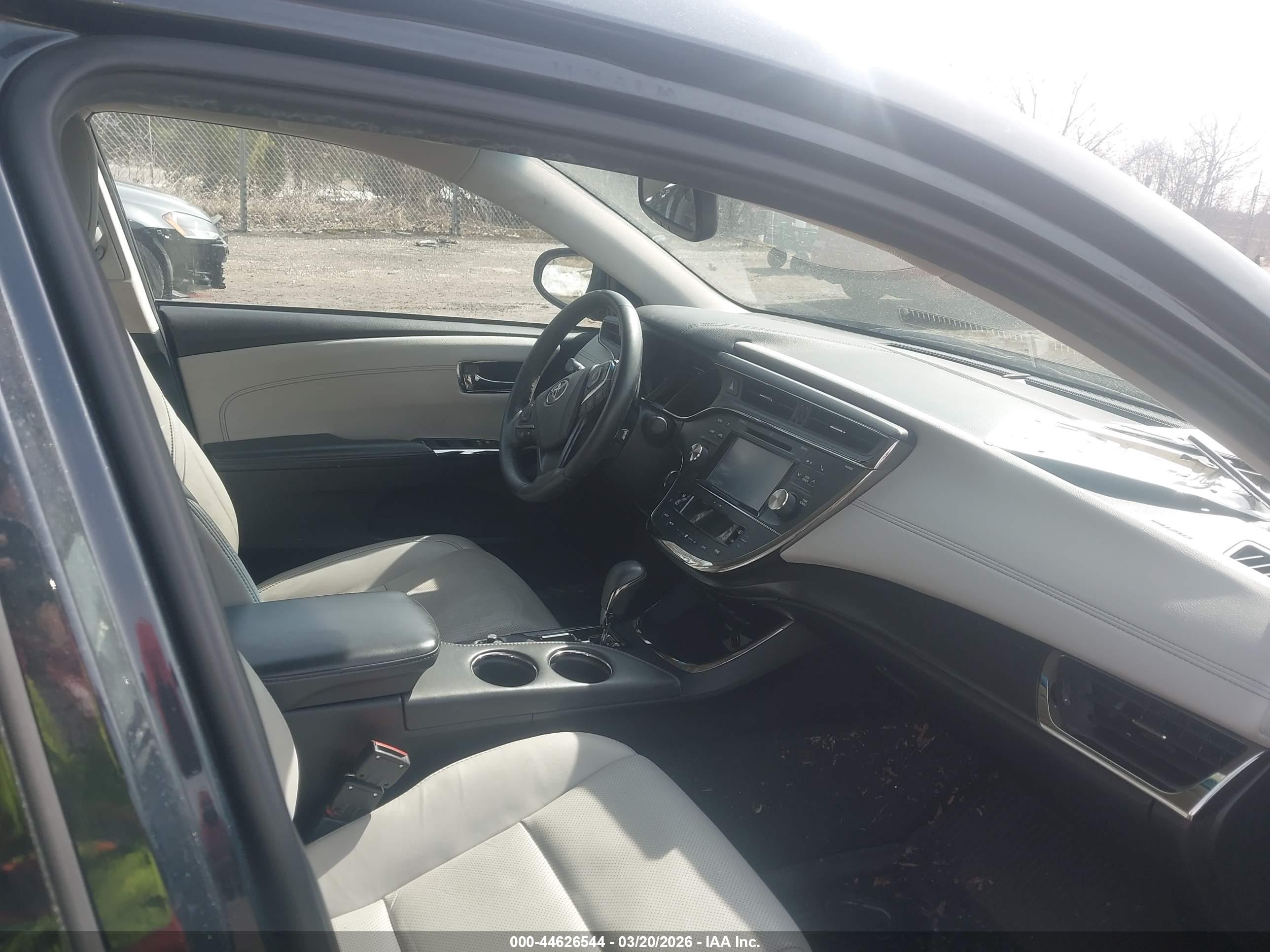 TOYOTA AVALON image 5