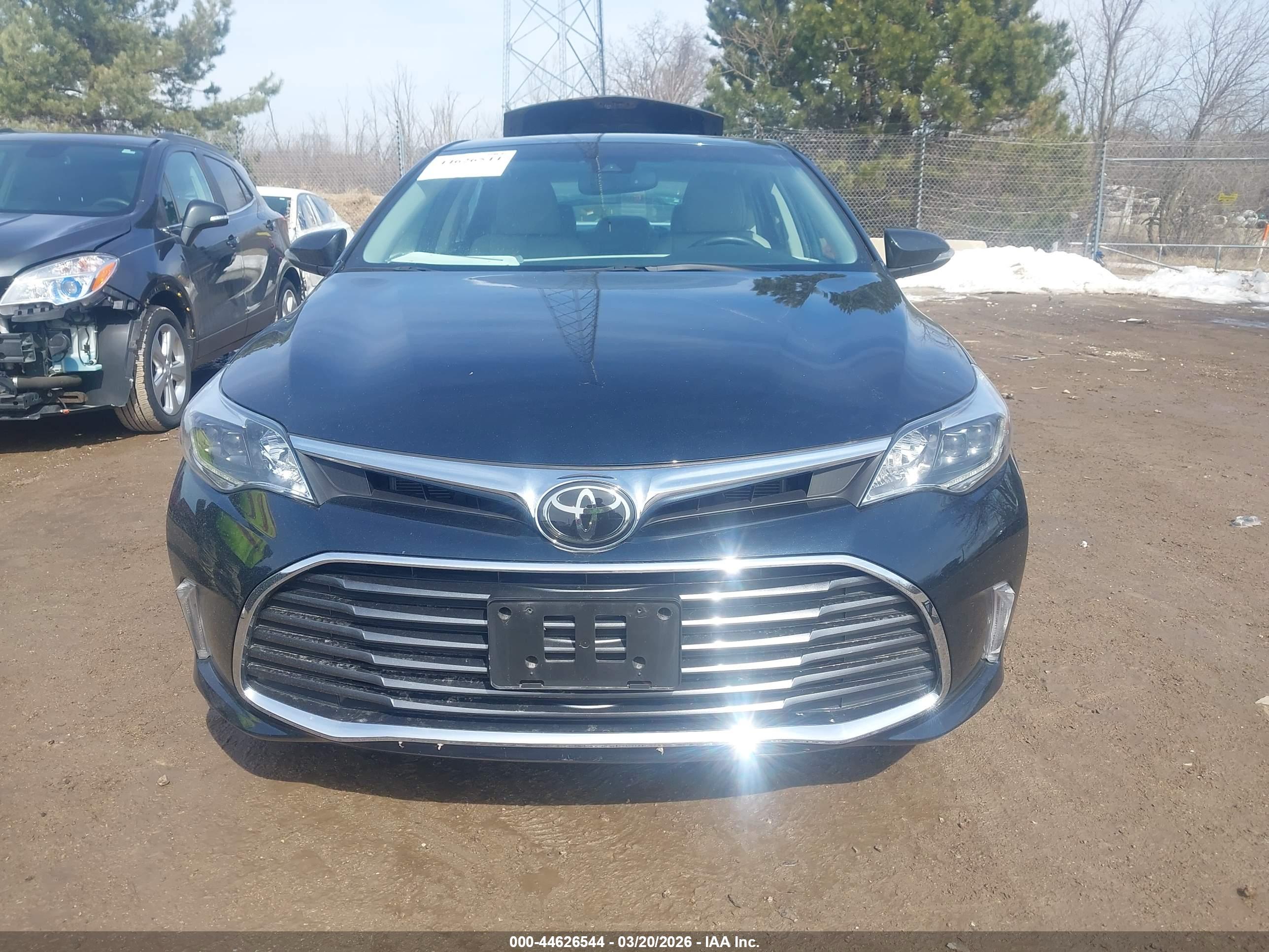 TOYOTA AVALON image 6