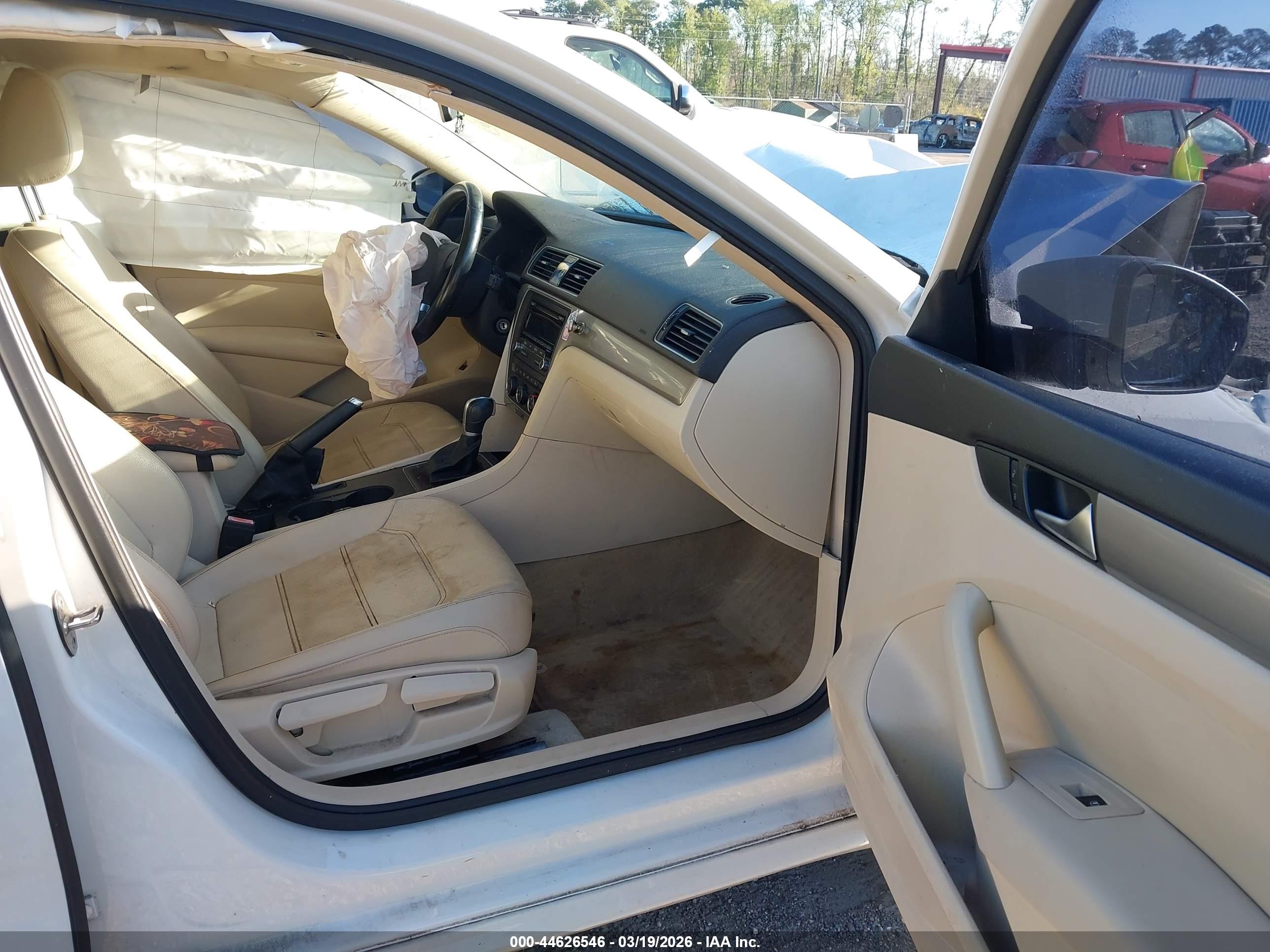 VOLKSWAGEN PASSAT image 5