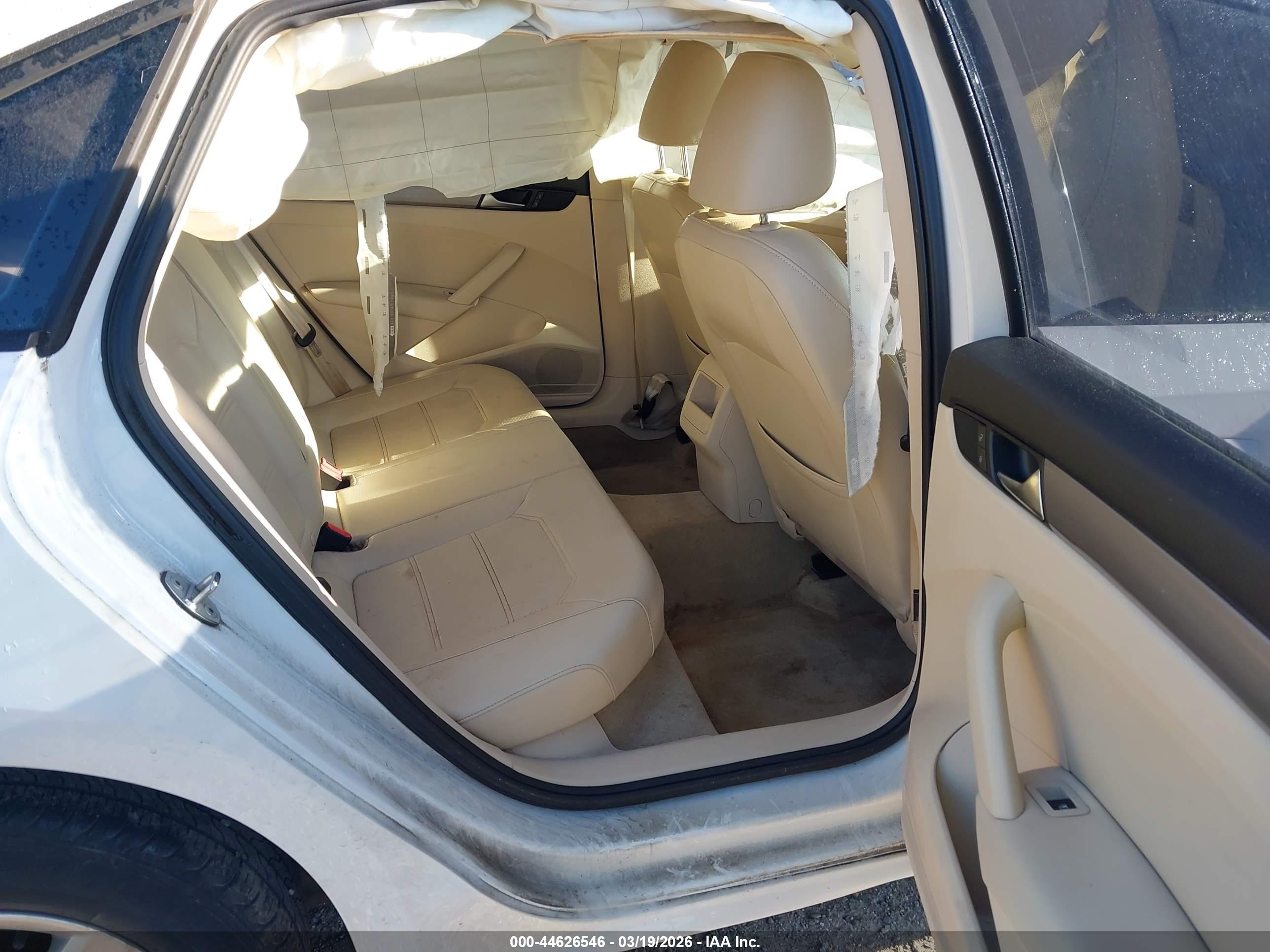 VOLKSWAGEN PASSAT image 8