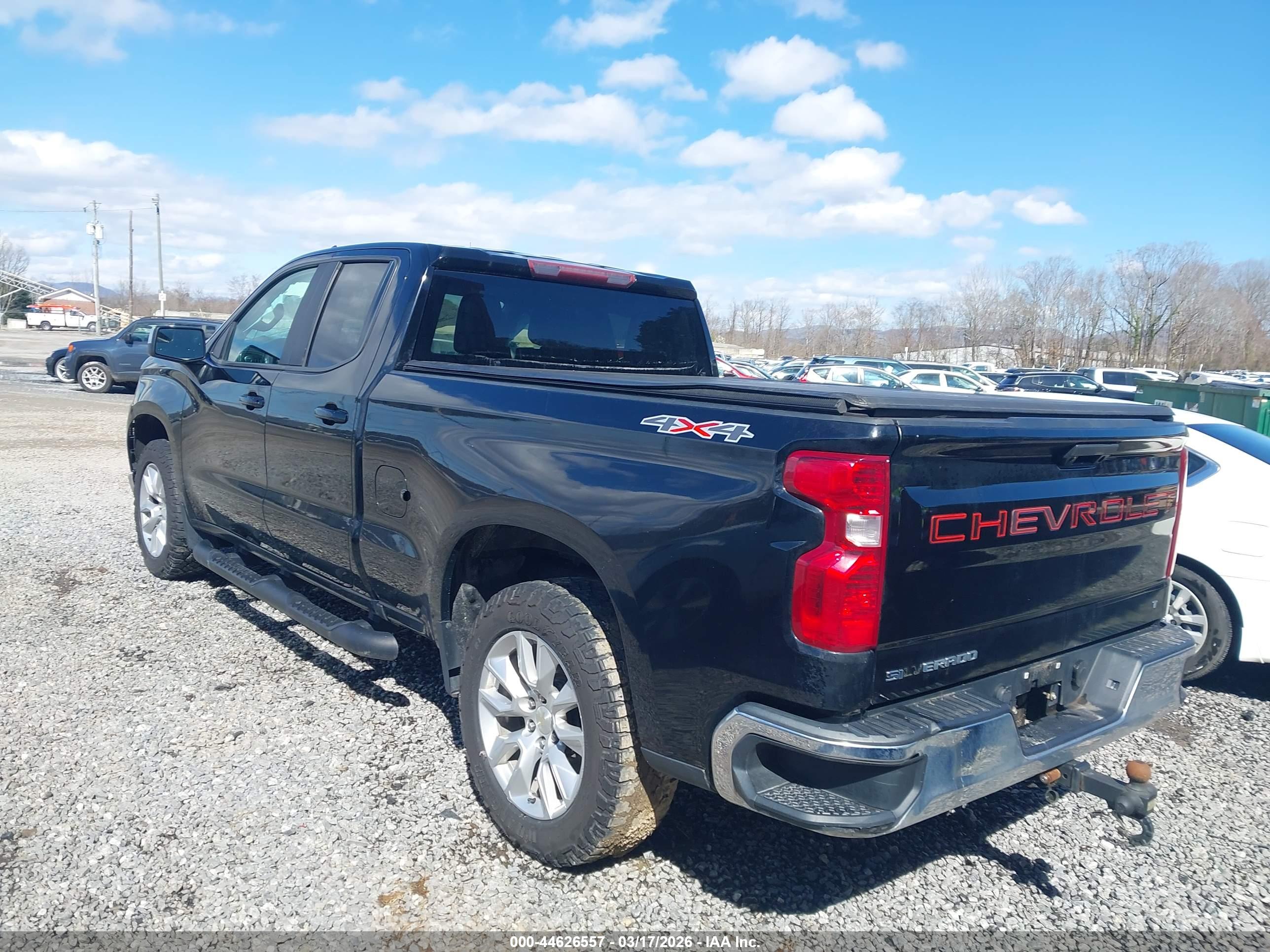 CHEVROLET SILVERADO image 3
