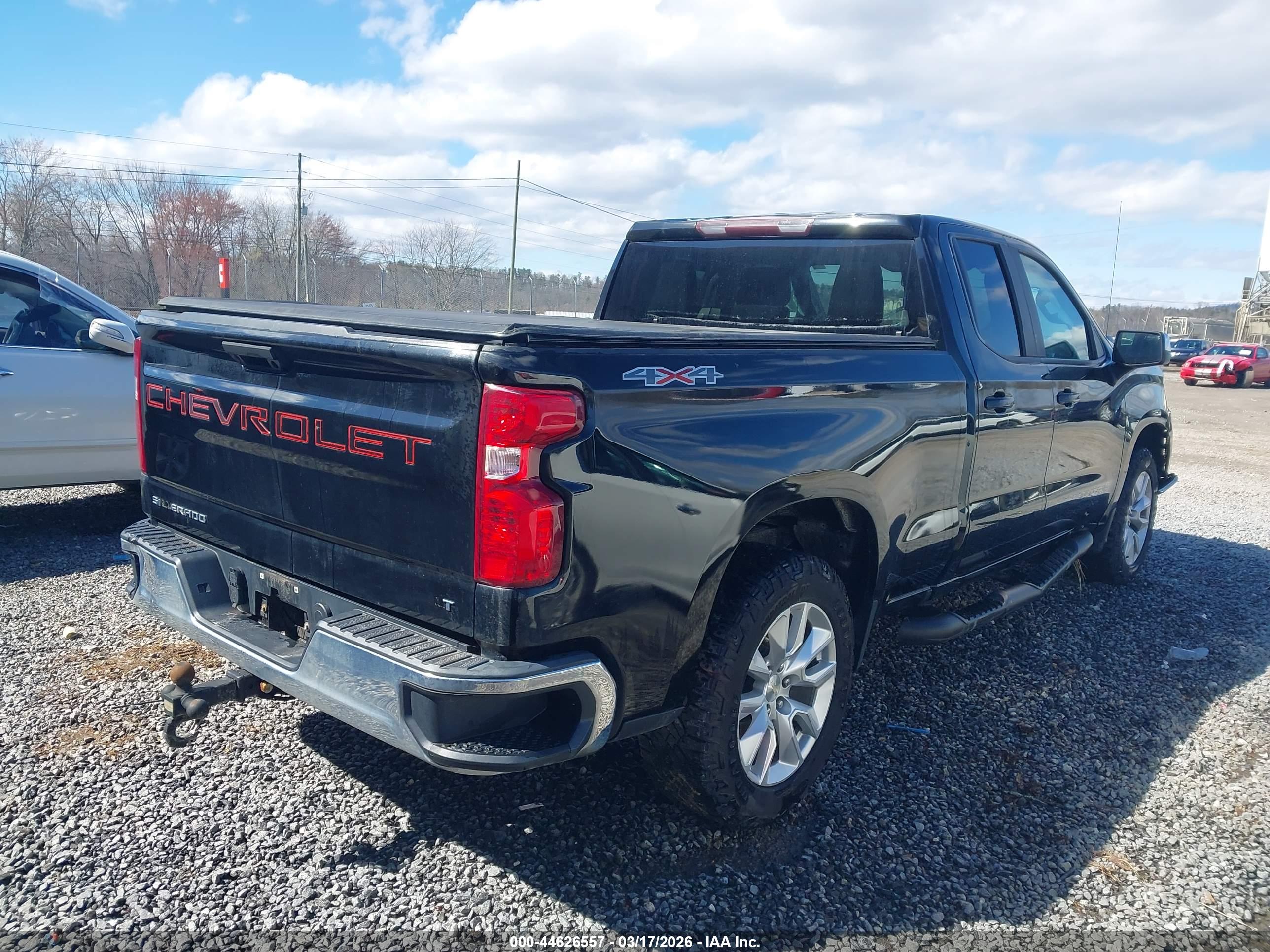 CHEVROLET SILVERADO image 4