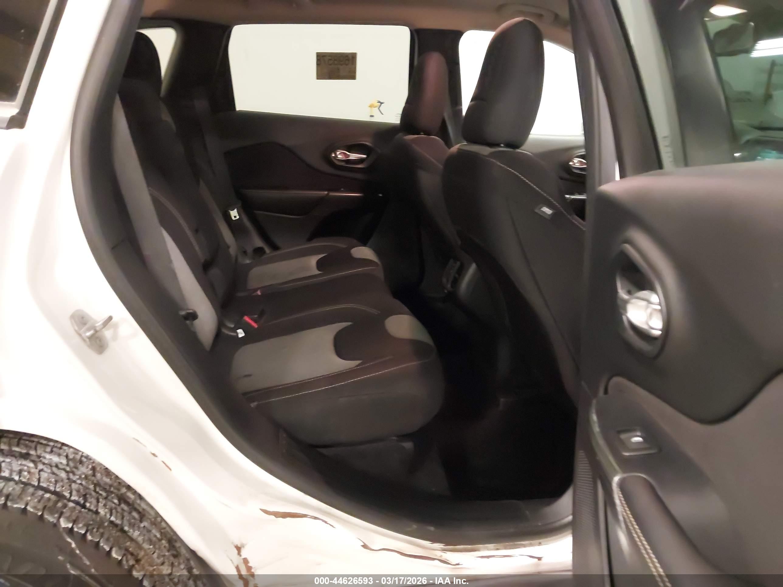JEEP CHEROKEE image 8