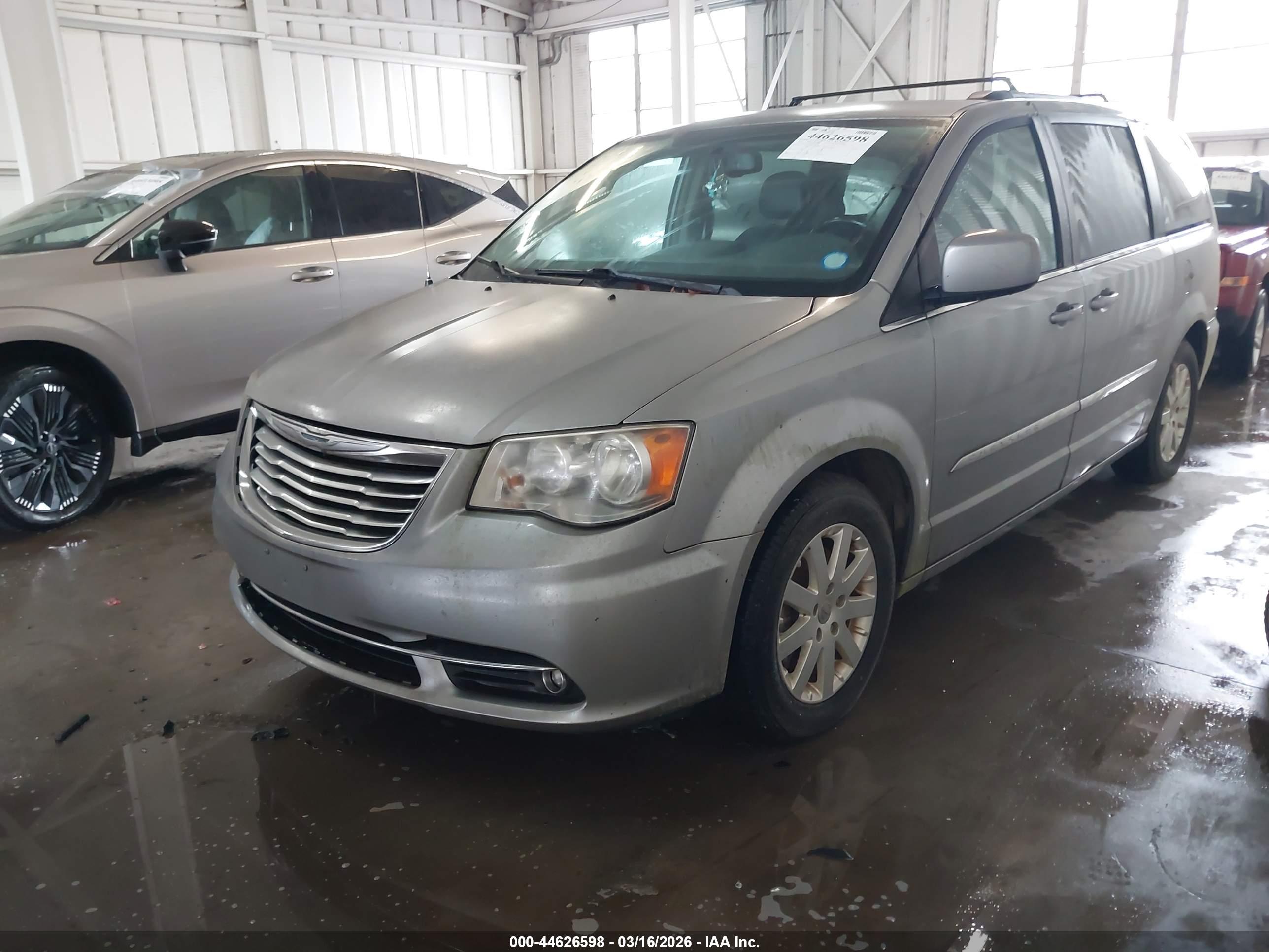 CHRYSLER TOWN image 2