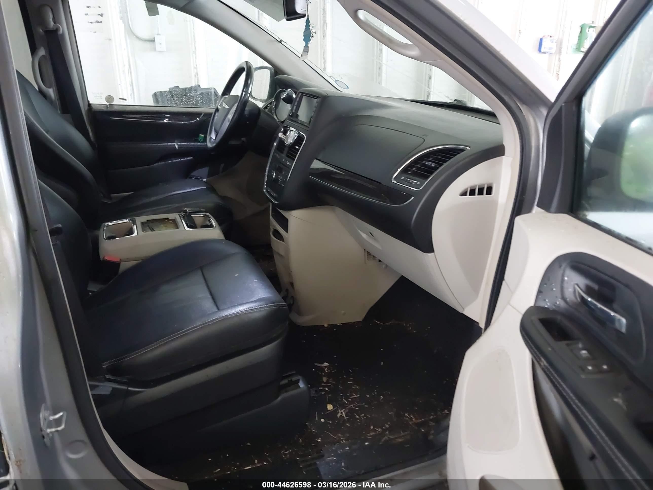 CHRYSLER TOWN image 5