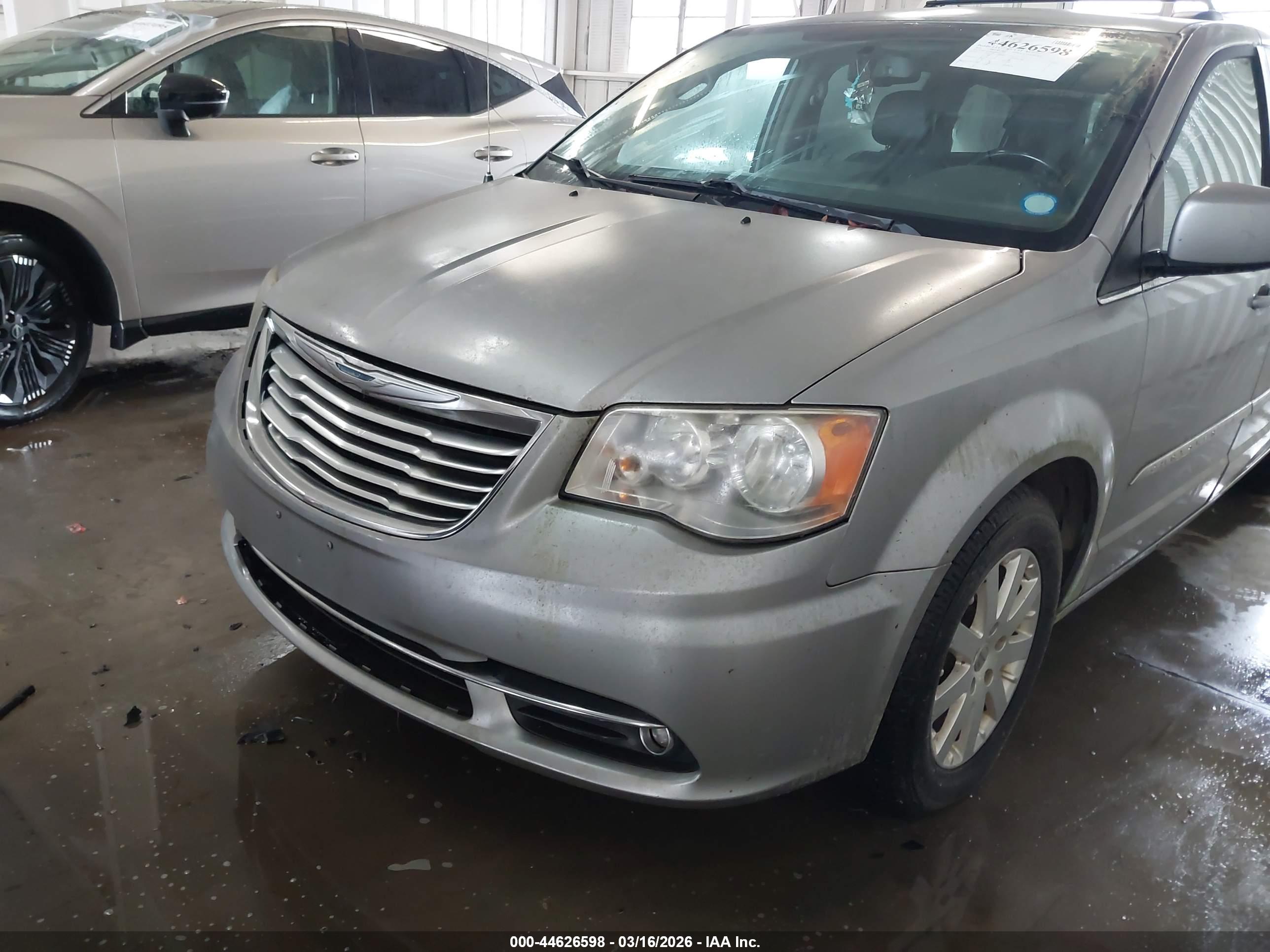 CHRYSLER TOWN image 6