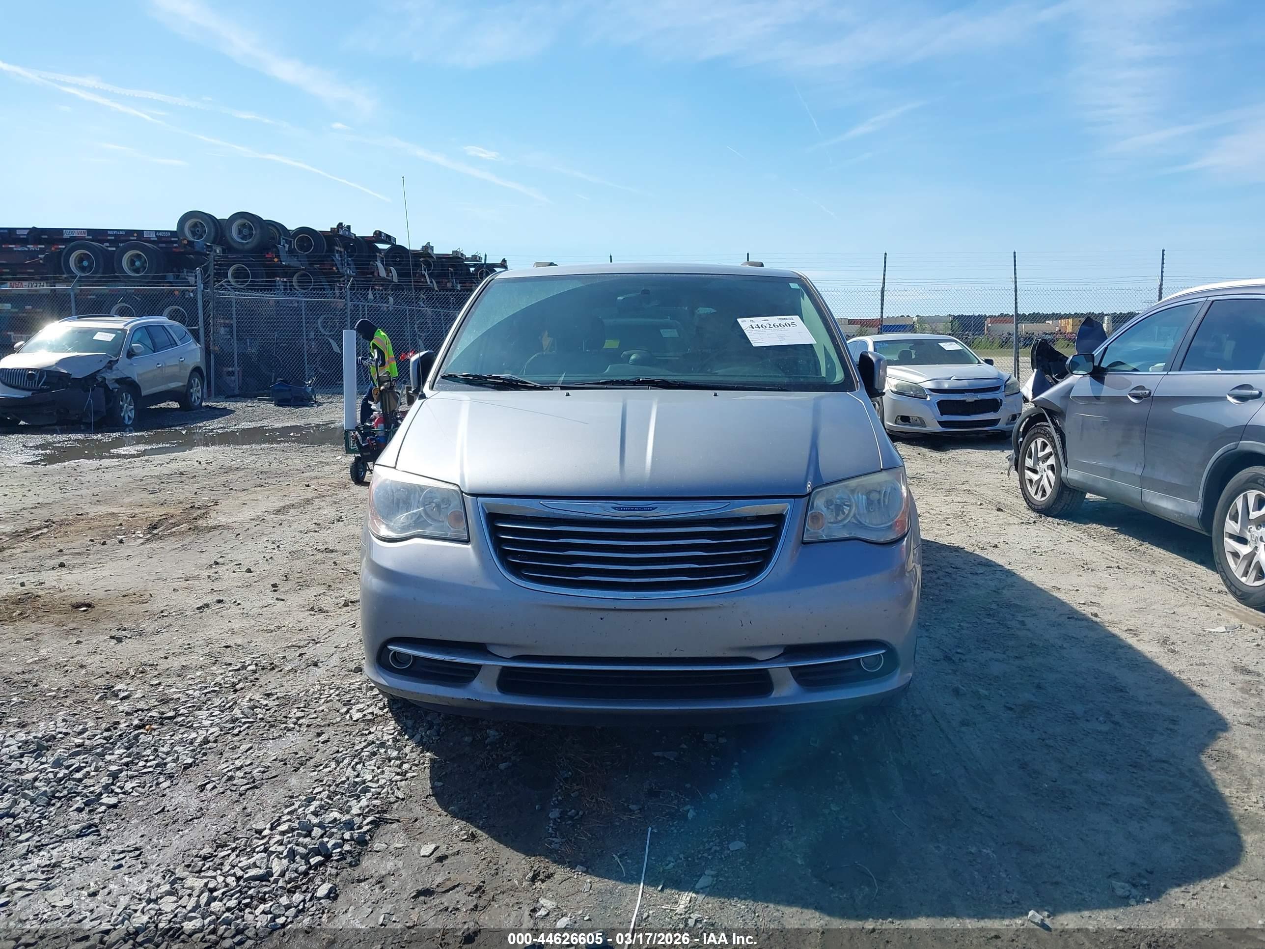 CHRYSLER TOWN image 6