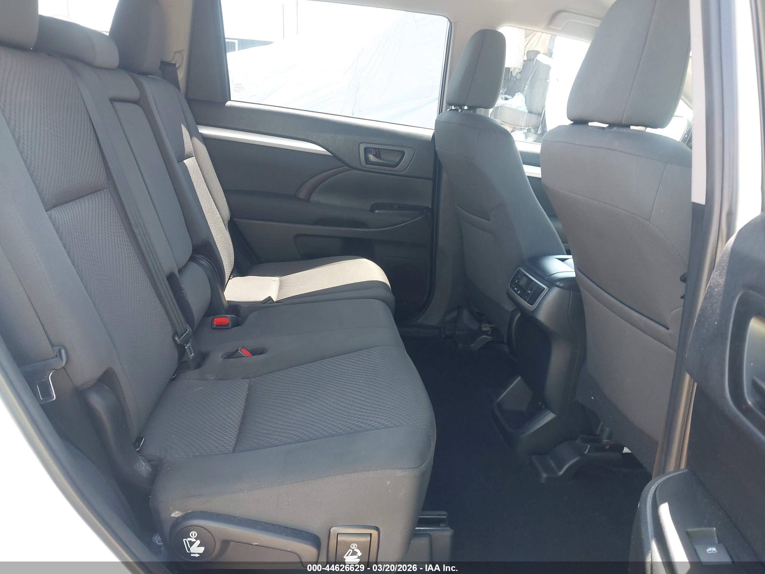 TOYOTA HIGHLANDER image 8