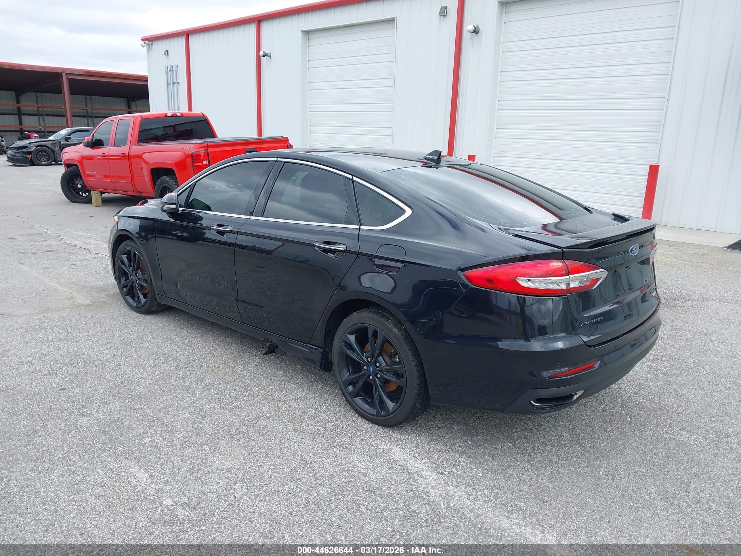 FORD FUSION image 3