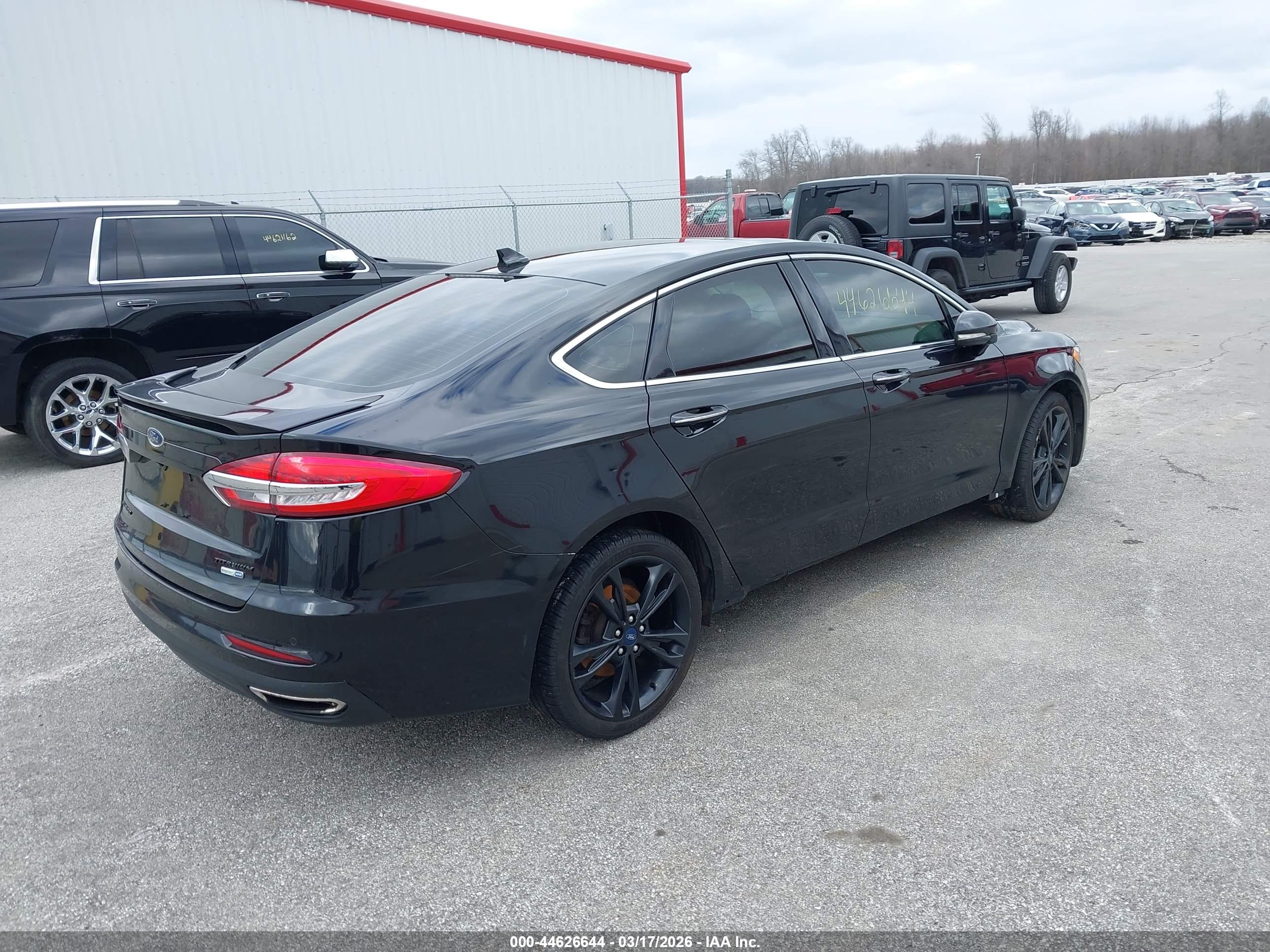 FORD FUSION image 4
