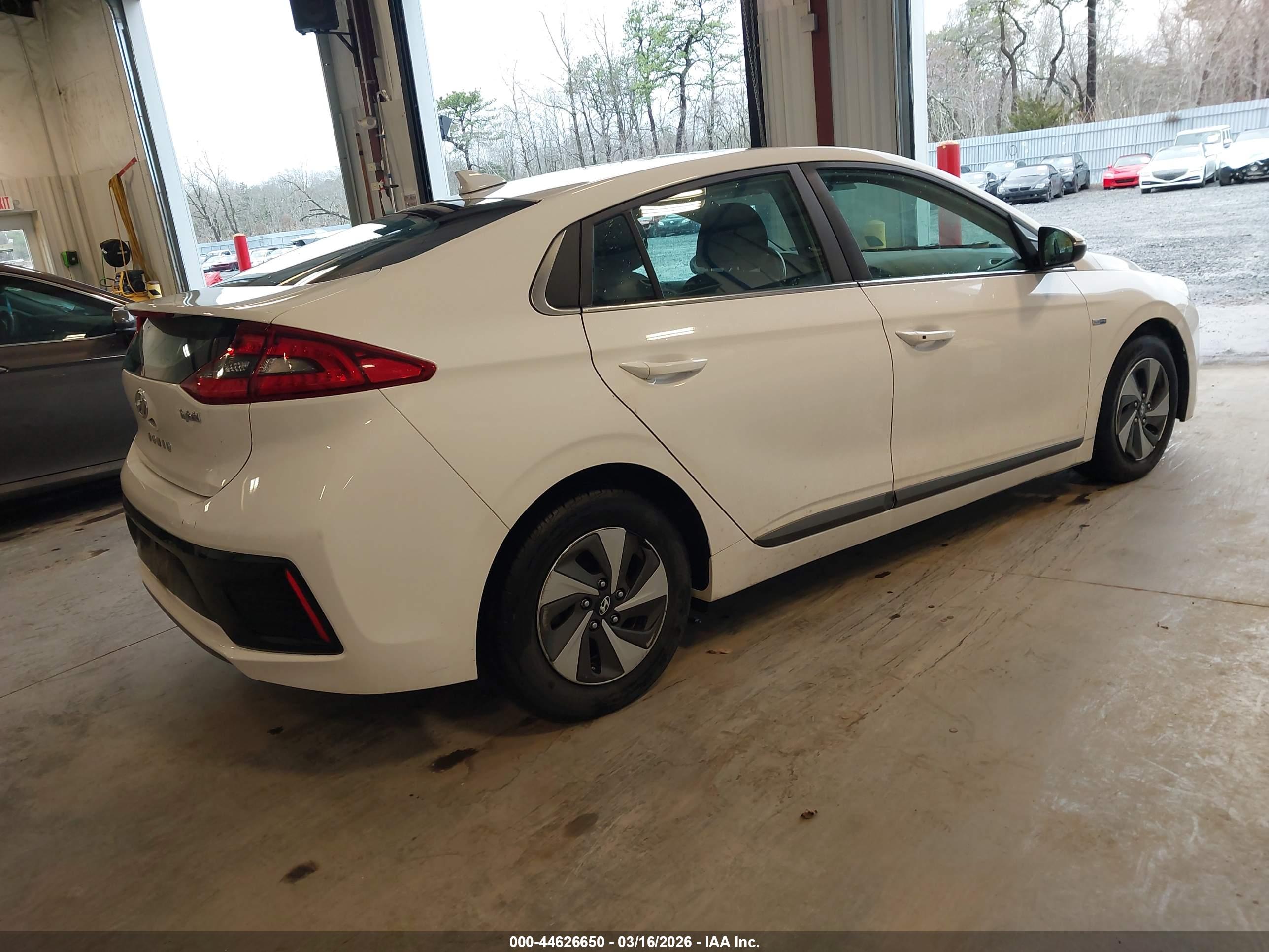 HYUNDAI IONIQ image 4