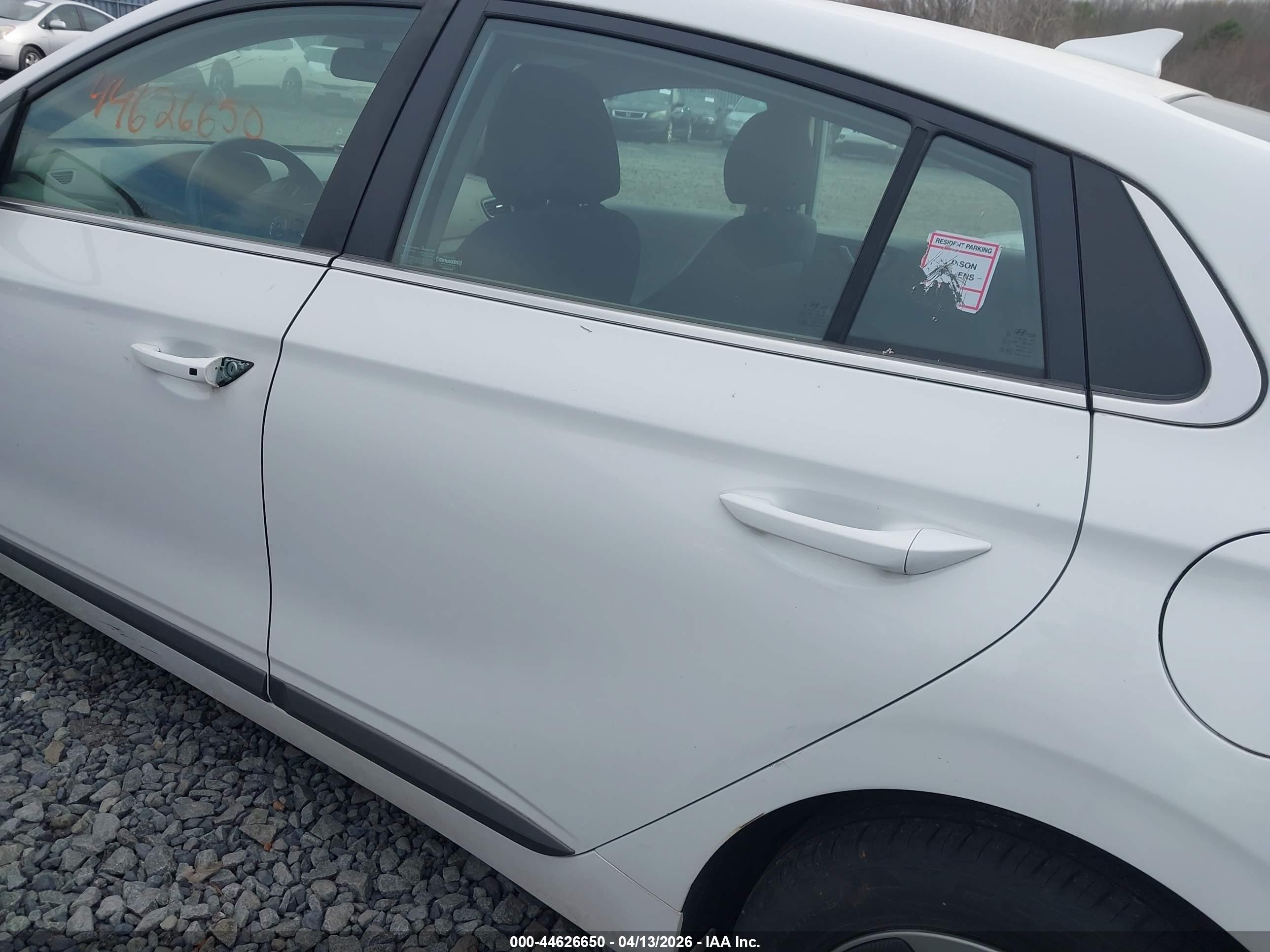 HYUNDAI IONIQ image 6