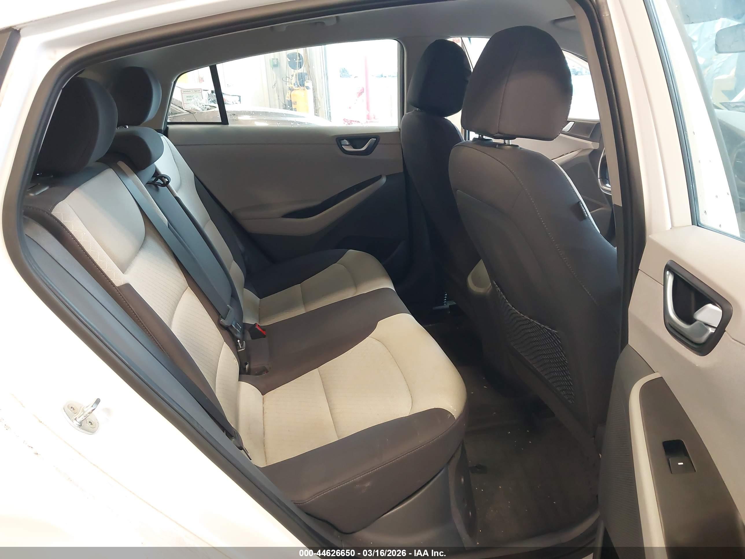 HYUNDAI IONIQ image 8