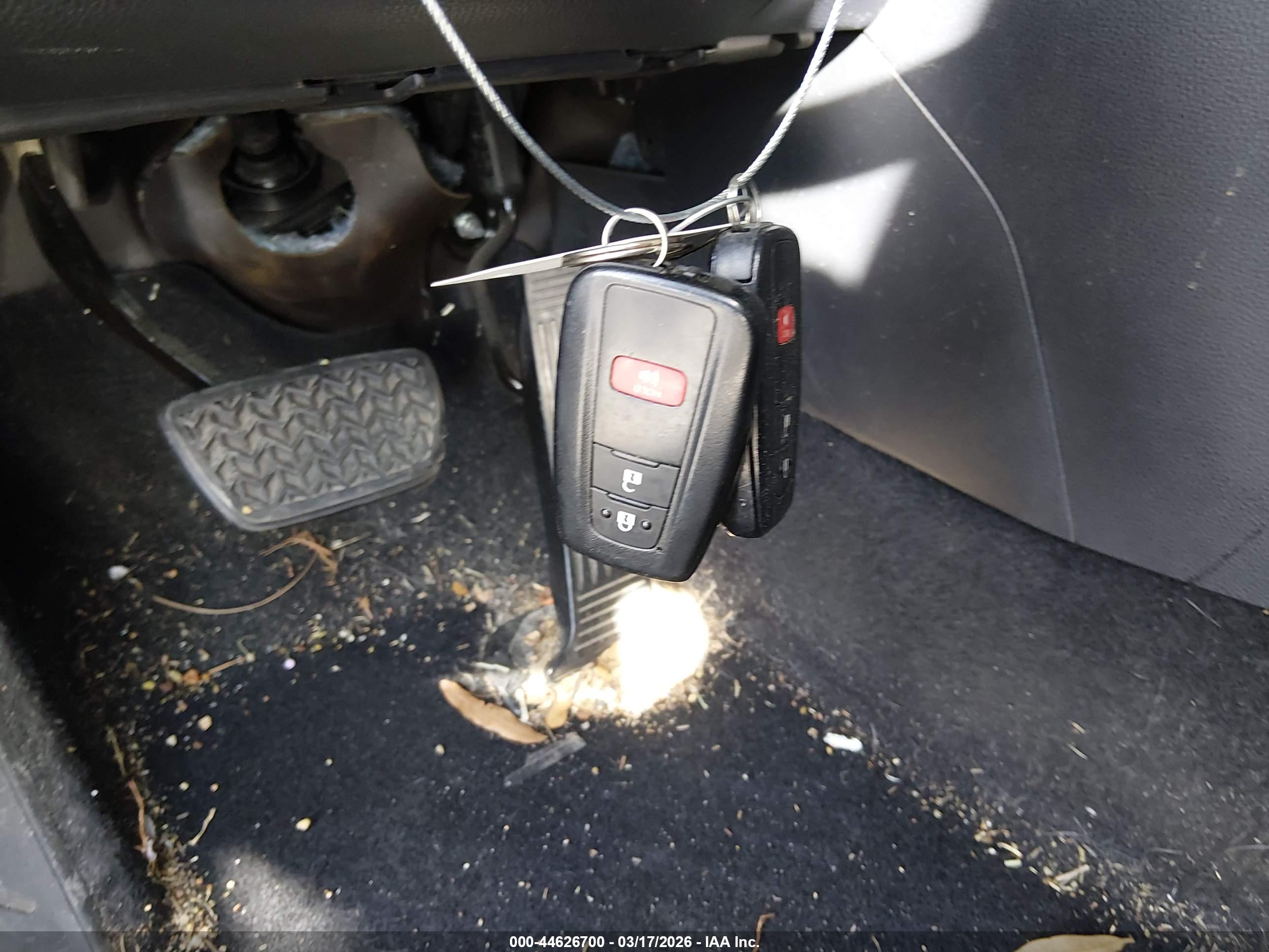 TOYOTA RAV4 image 11