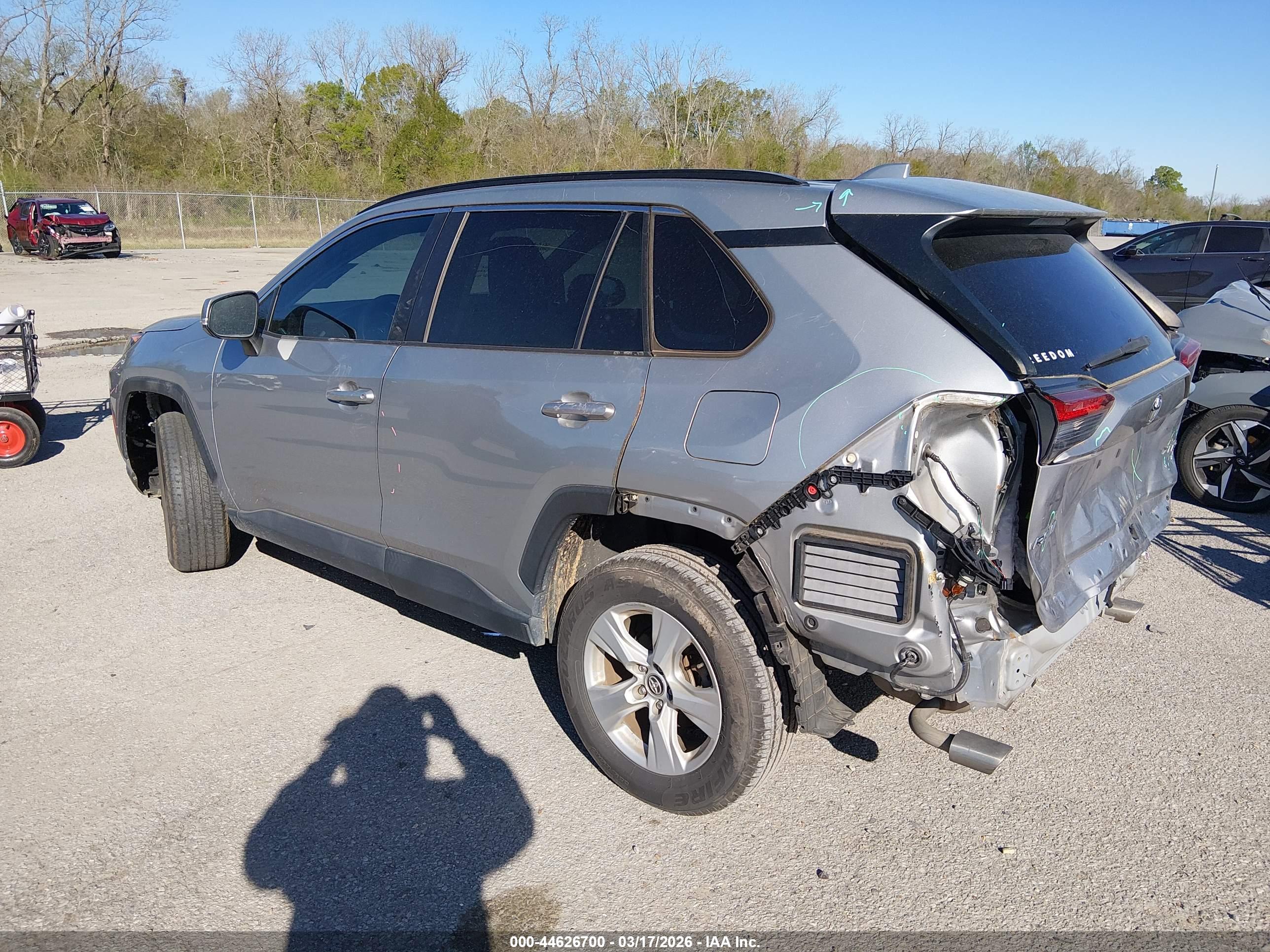 TOYOTA RAV4 image 3