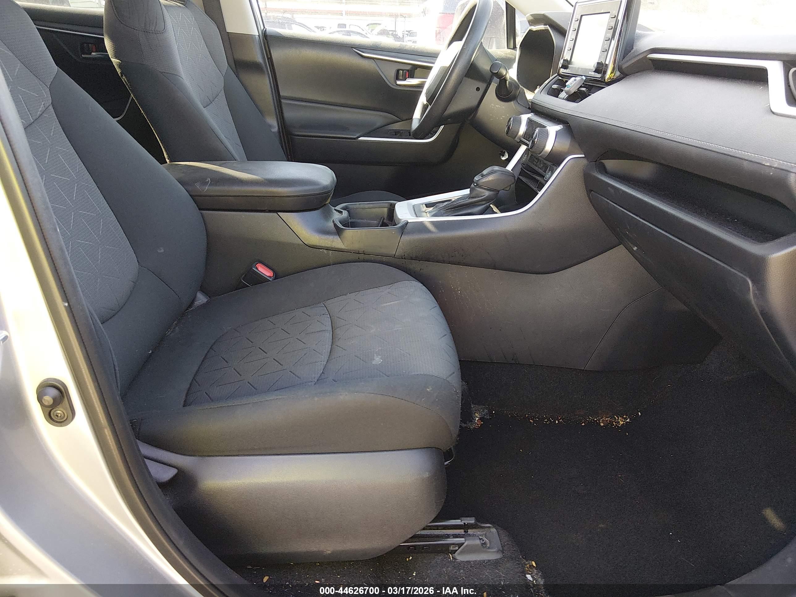 TOYOTA RAV4 image 5