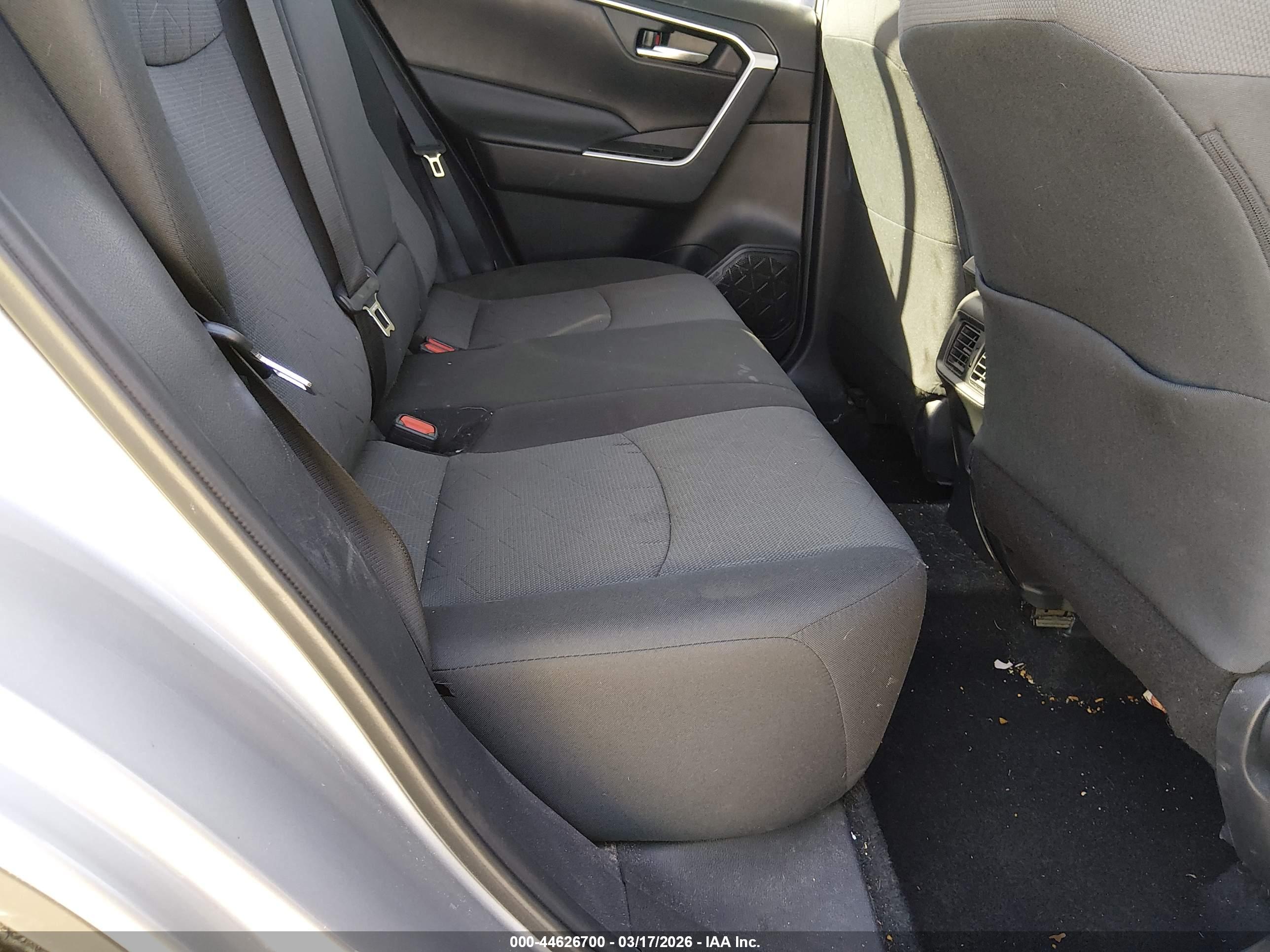 TOYOTA RAV4 image 8