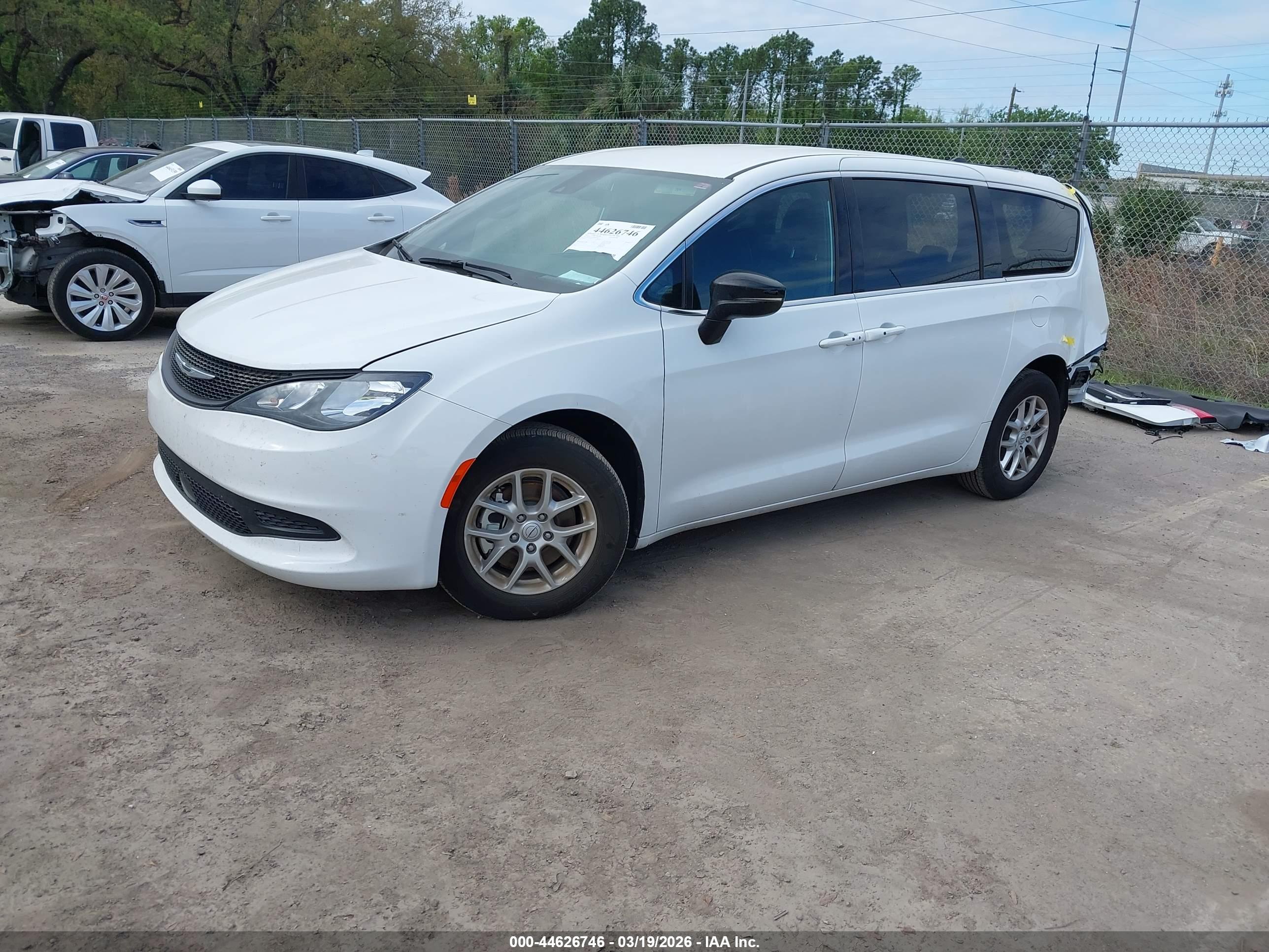 CHRYSLER VOYAGER image 2