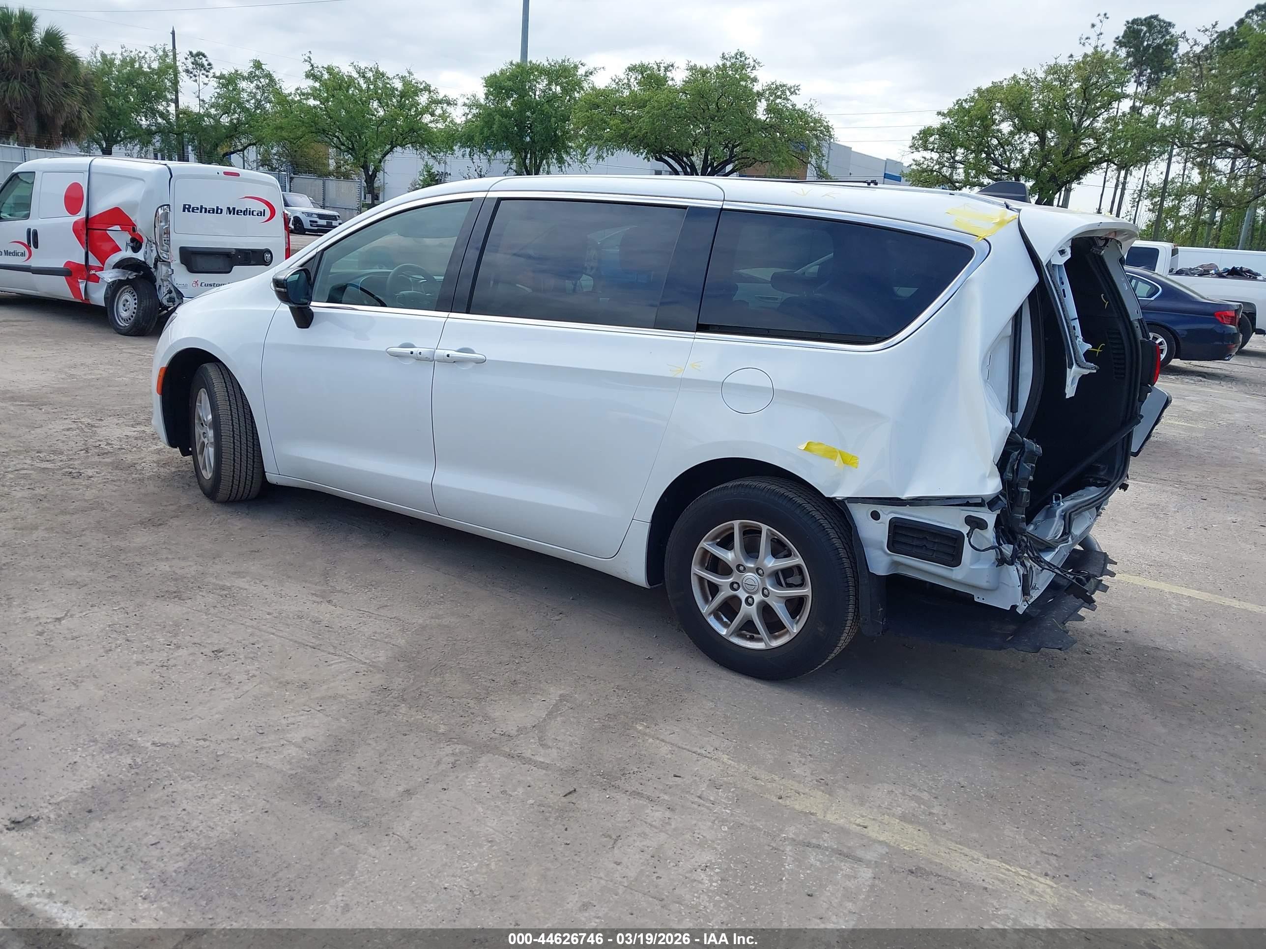 CHRYSLER VOYAGER image 3