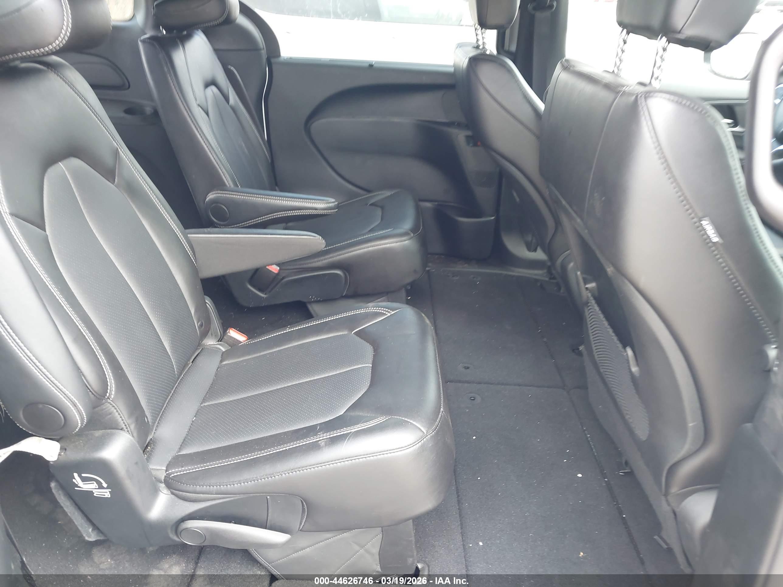 CHRYSLER VOYAGER image 8