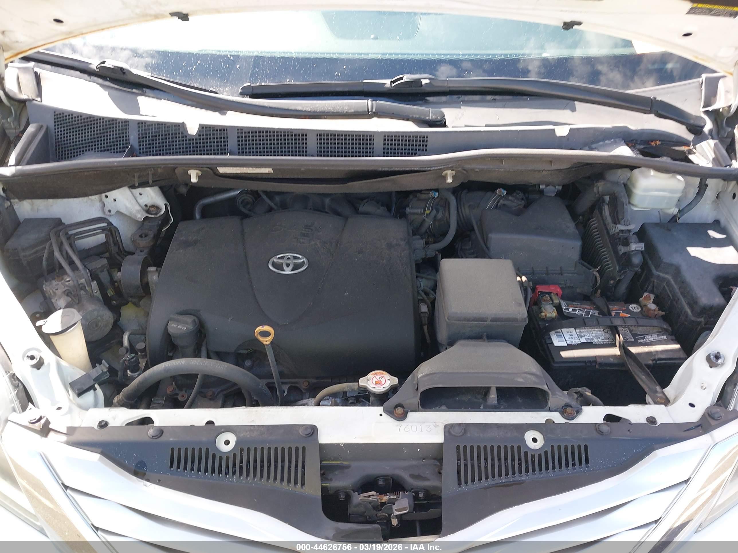 TOYOTA SIENNA image 10
