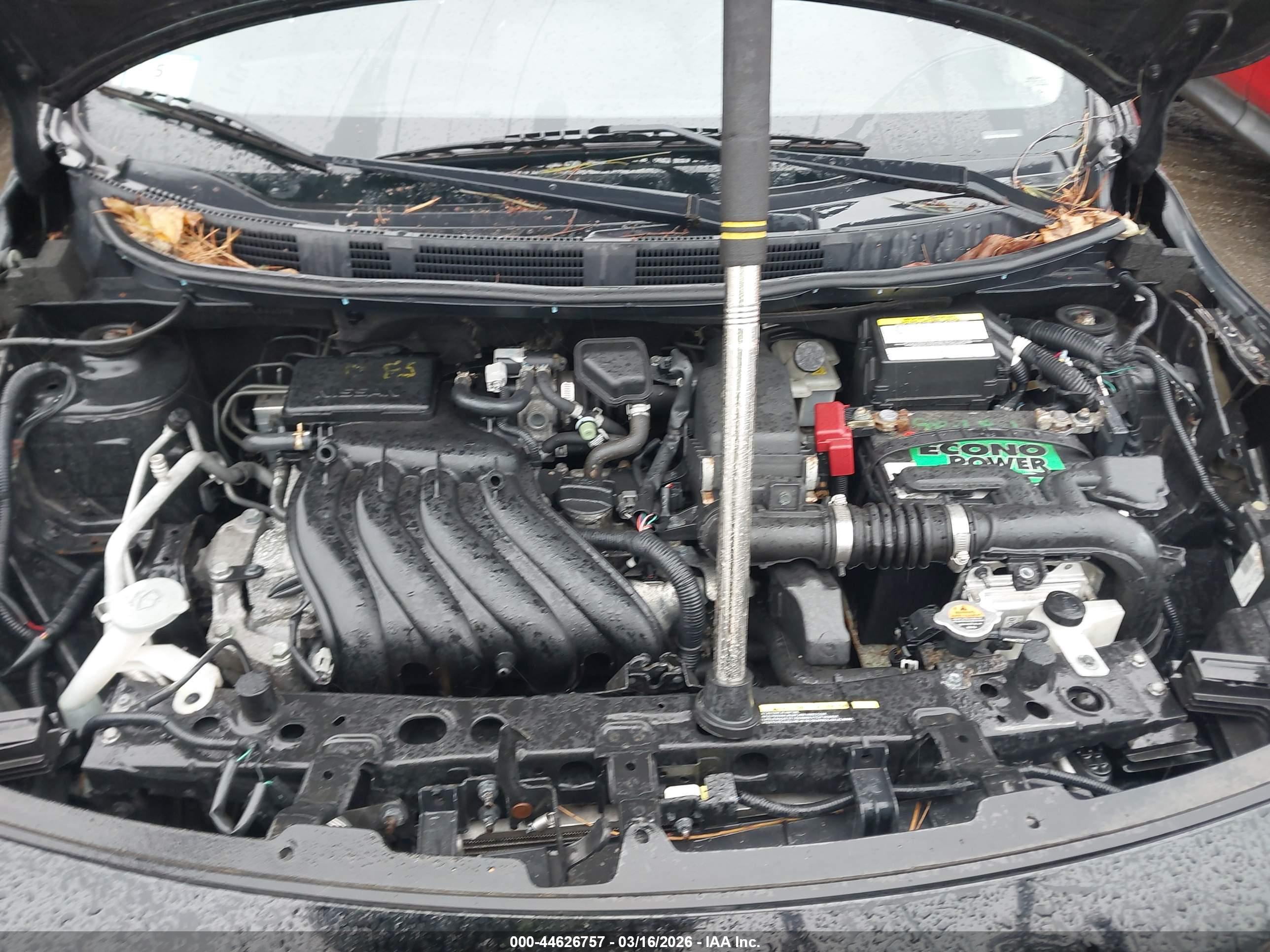 NISSAN VERSA image 10