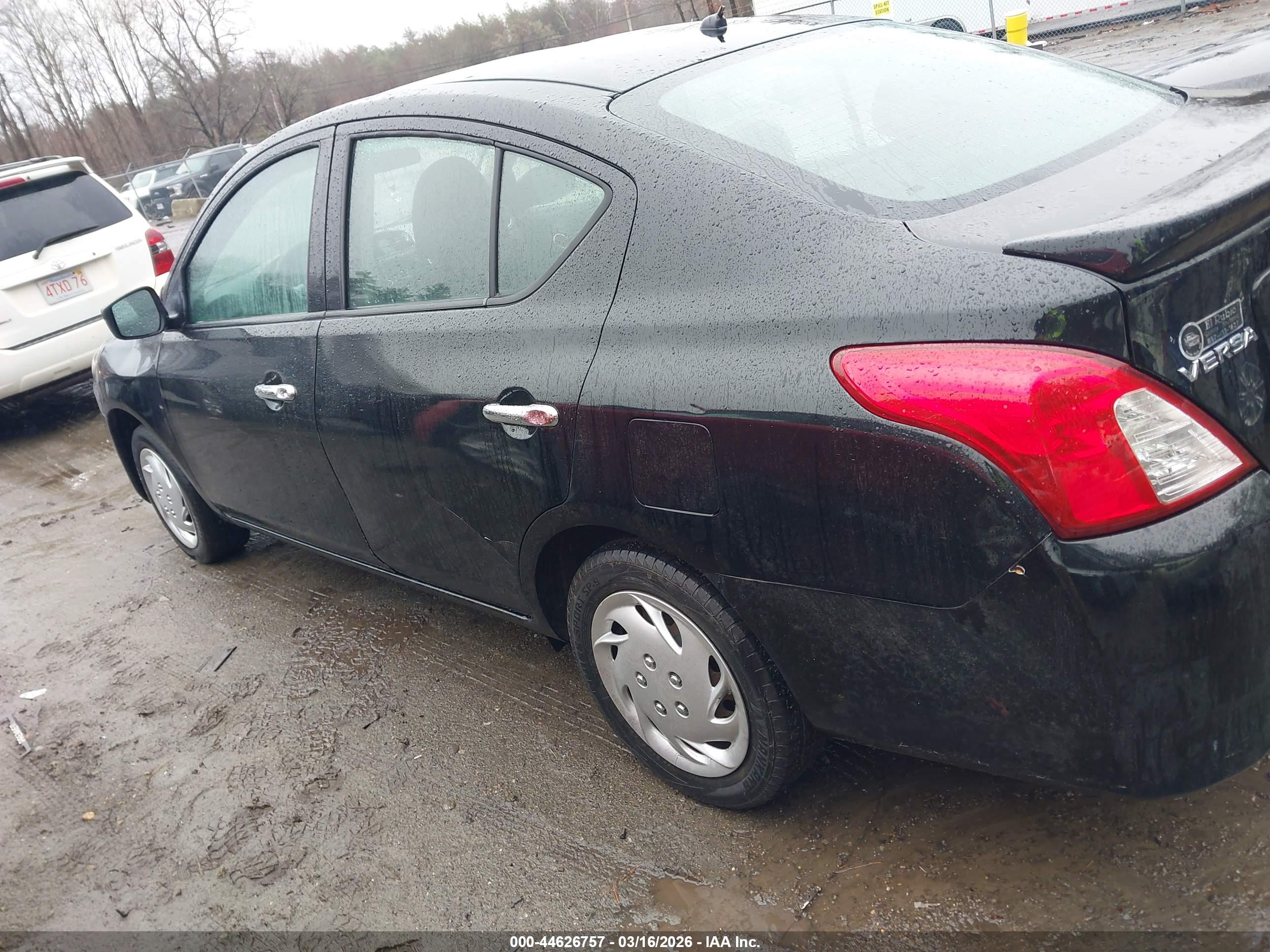 NISSAN VERSA image 3