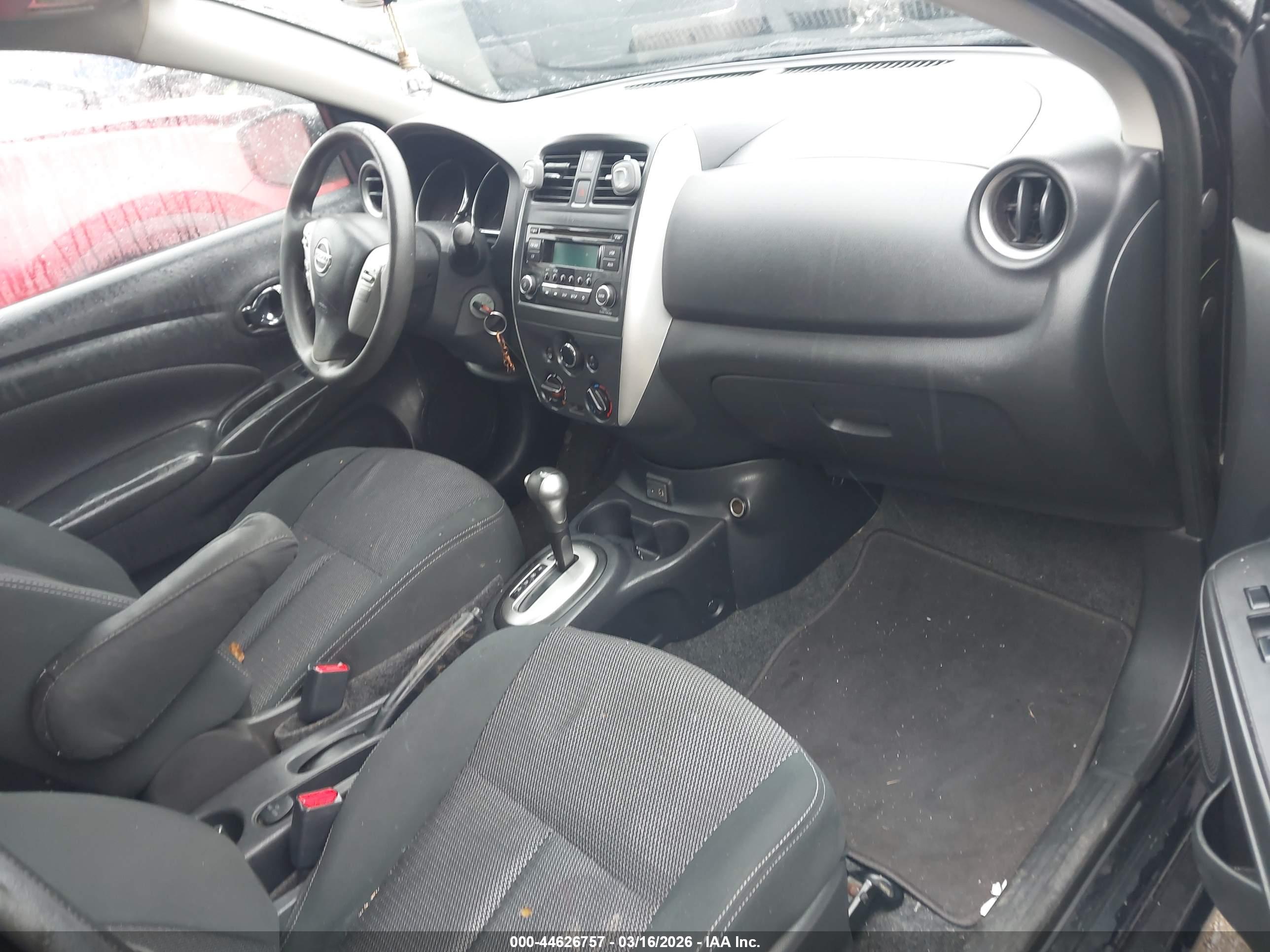 NISSAN VERSA image 5
