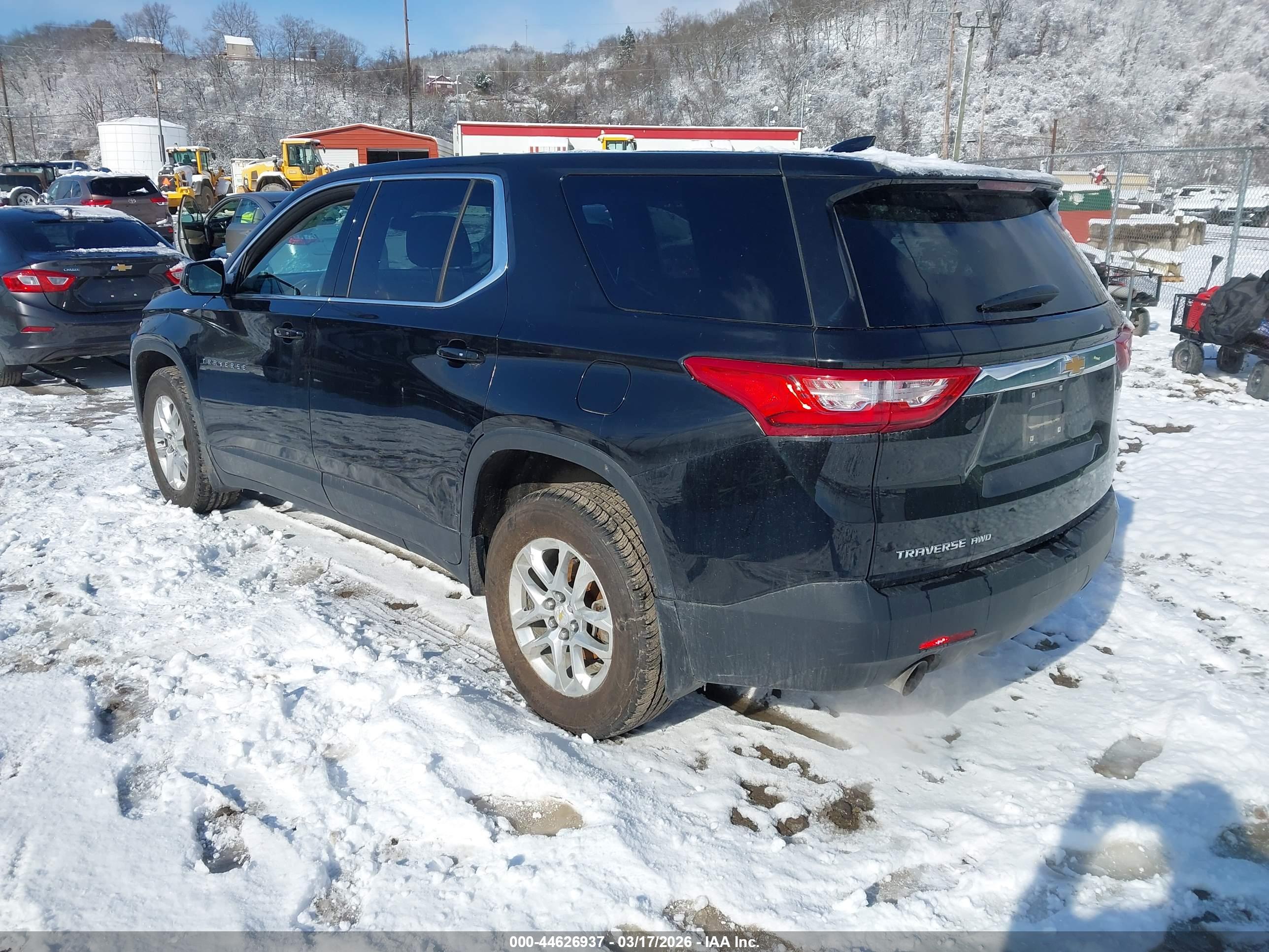 CHEVROLET TRAVERSE image 3
