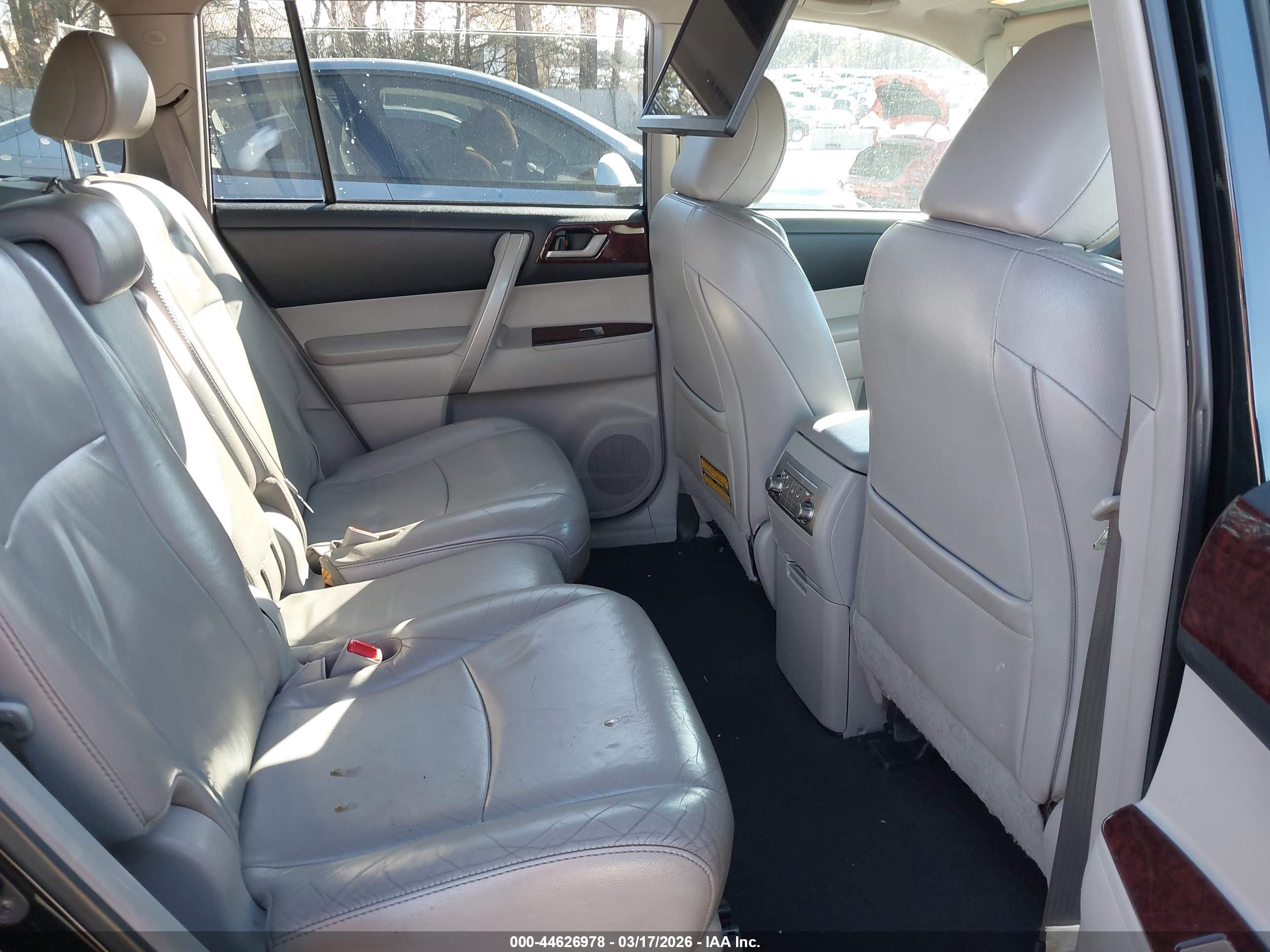 TOYOTA HIGHLANDER image 8