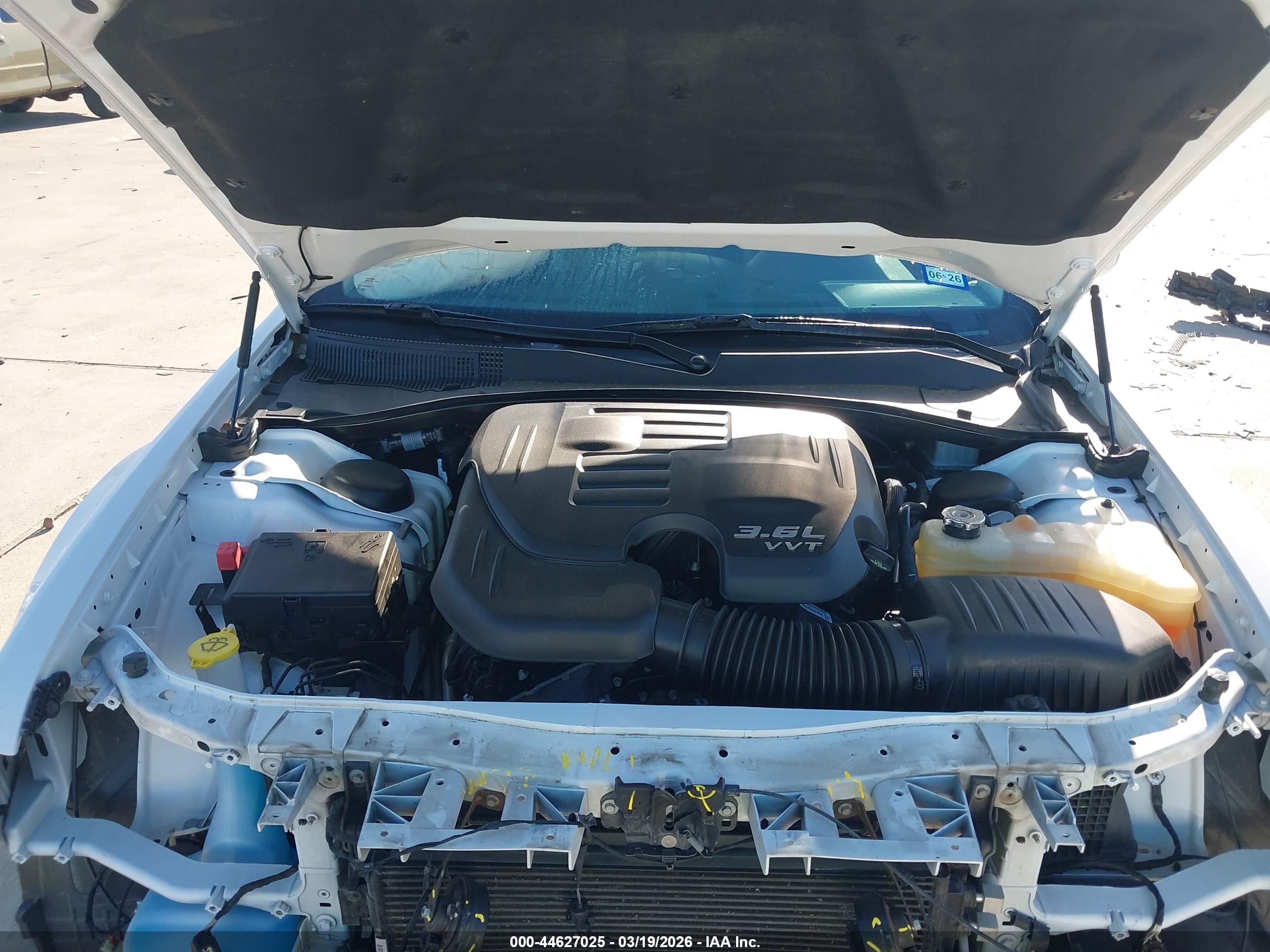CHRYSLER 300 image 10