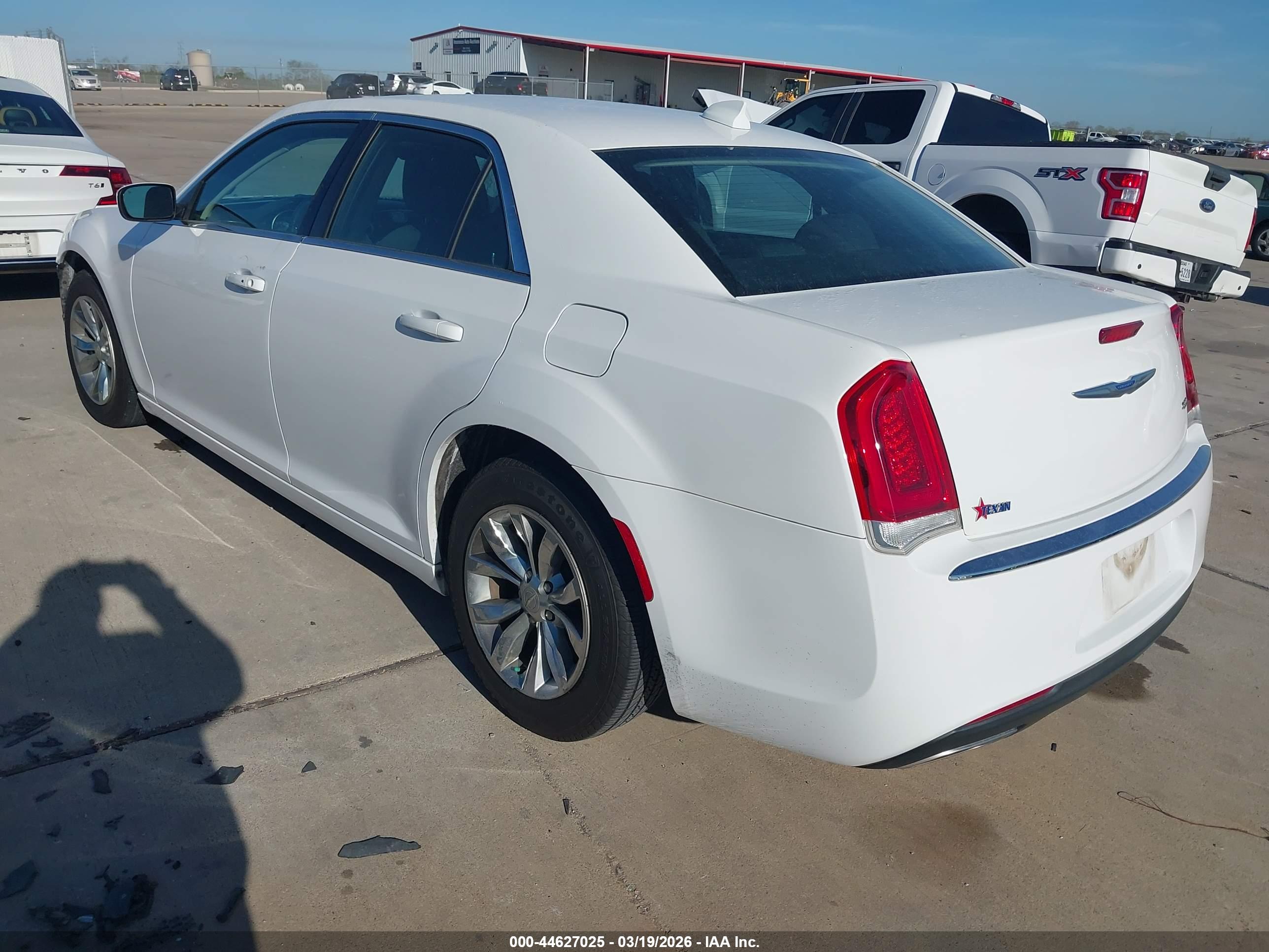 CHRYSLER 300 image 3