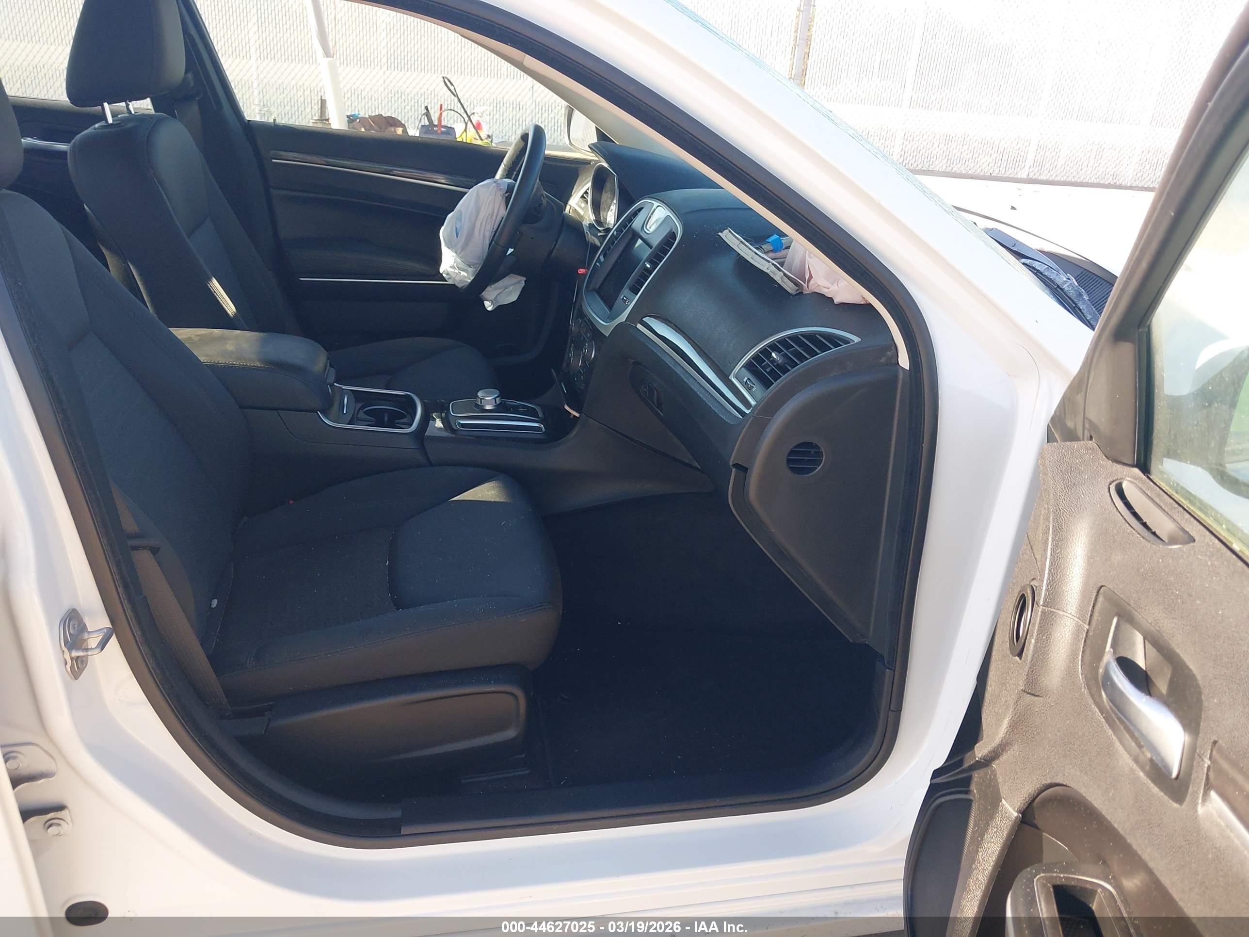 CHRYSLER 300 image 5