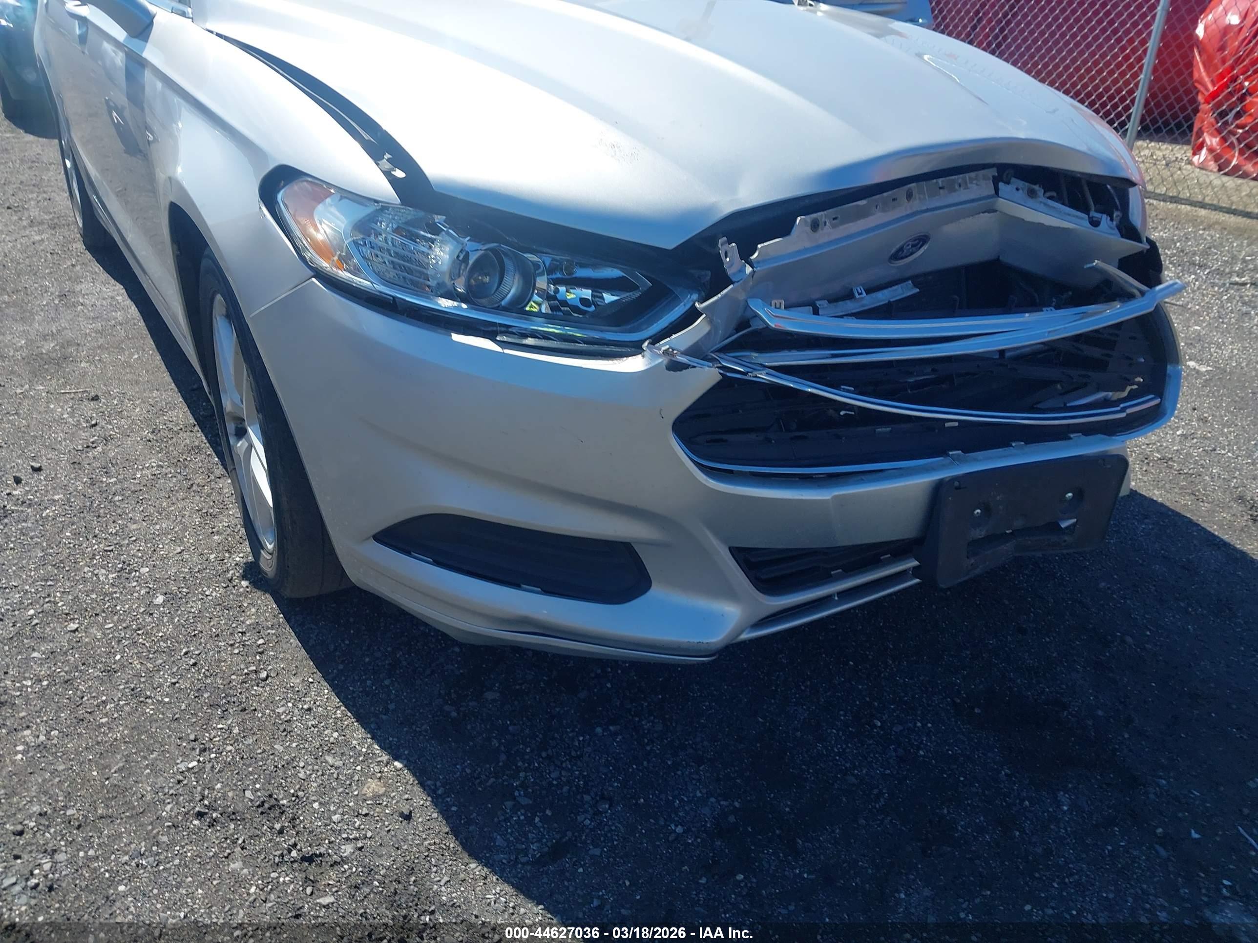 FORD FUSION image 6