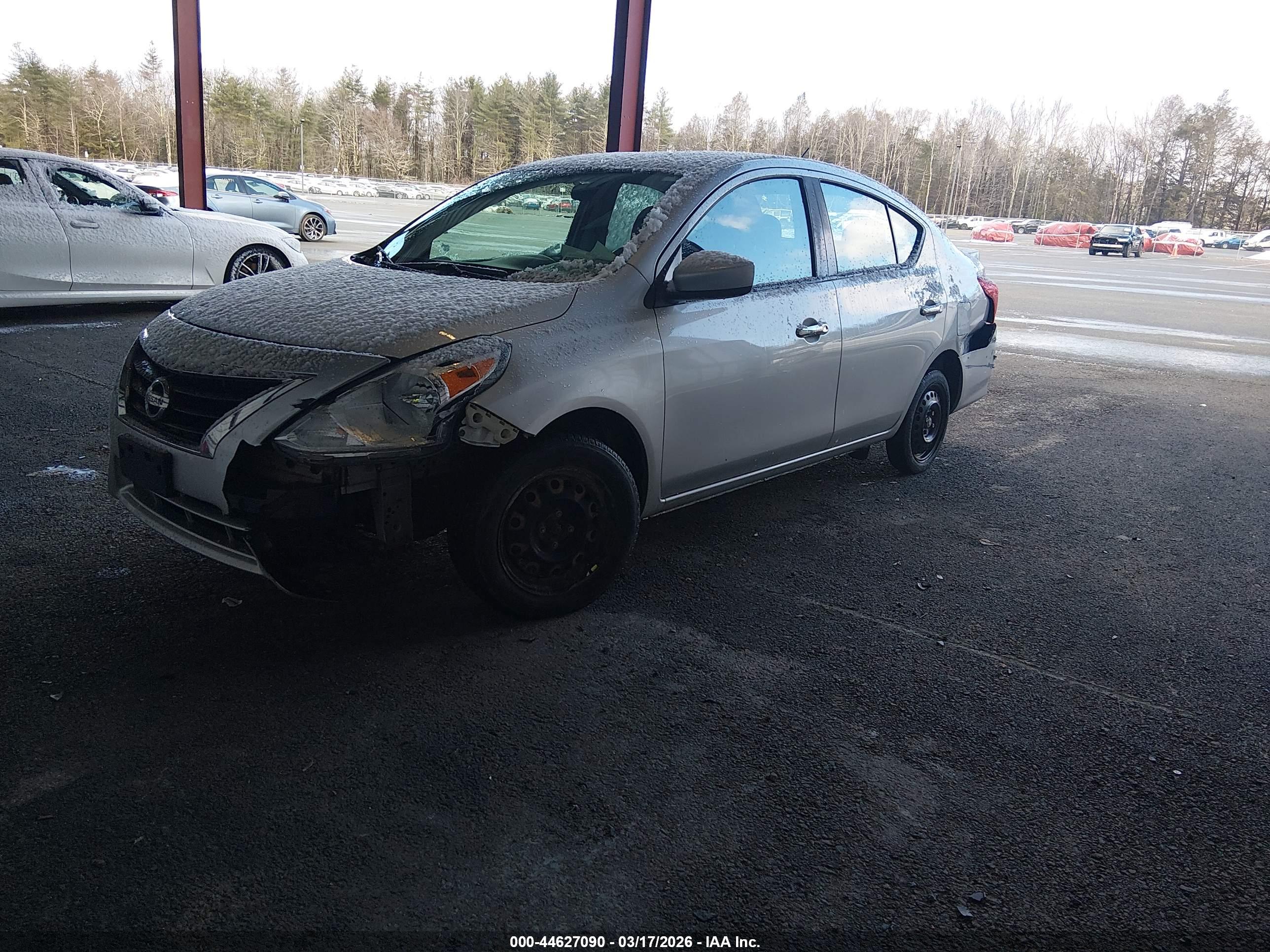NISSAN VERSA image 2