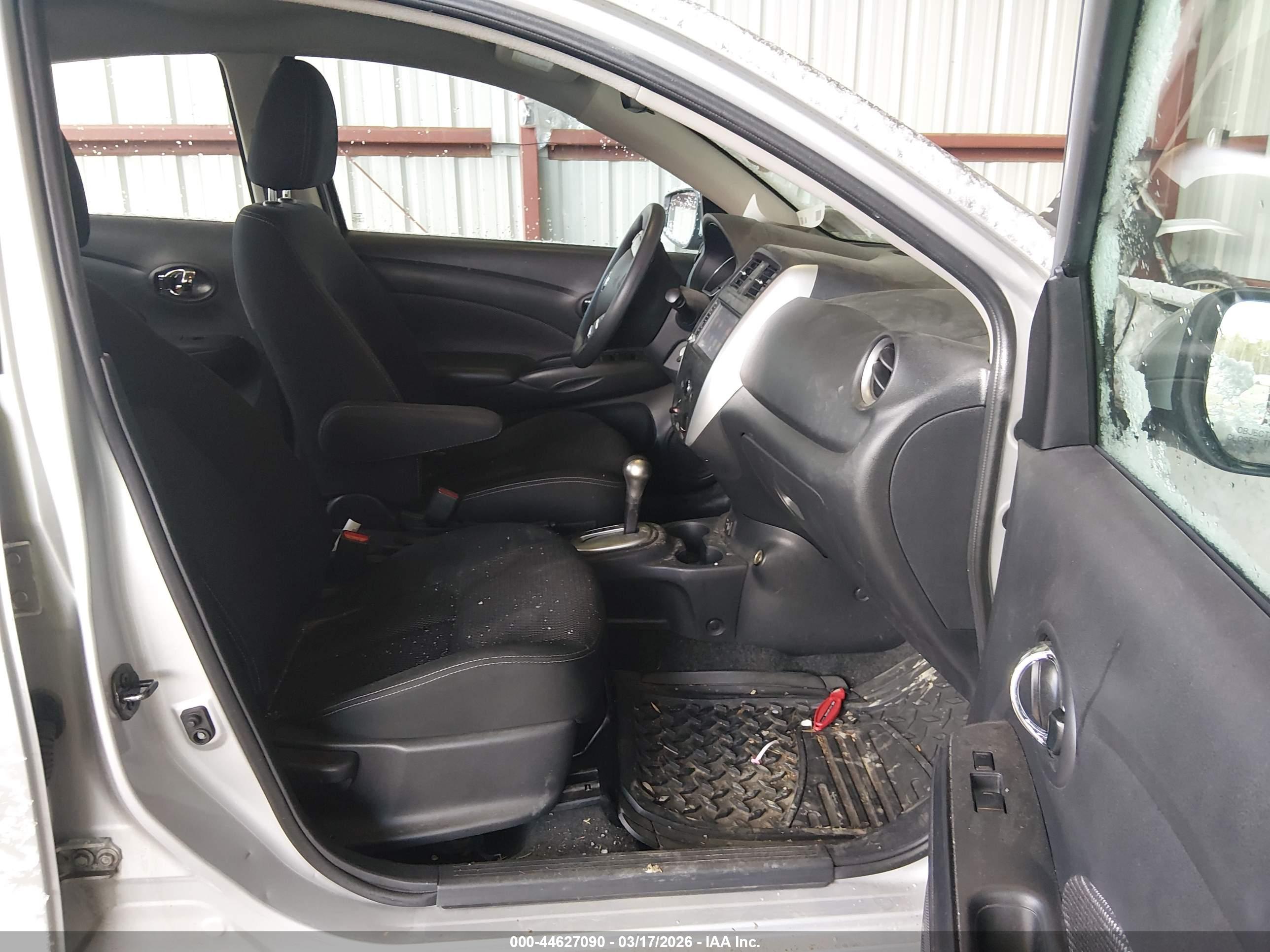 NISSAN VERSA image 5