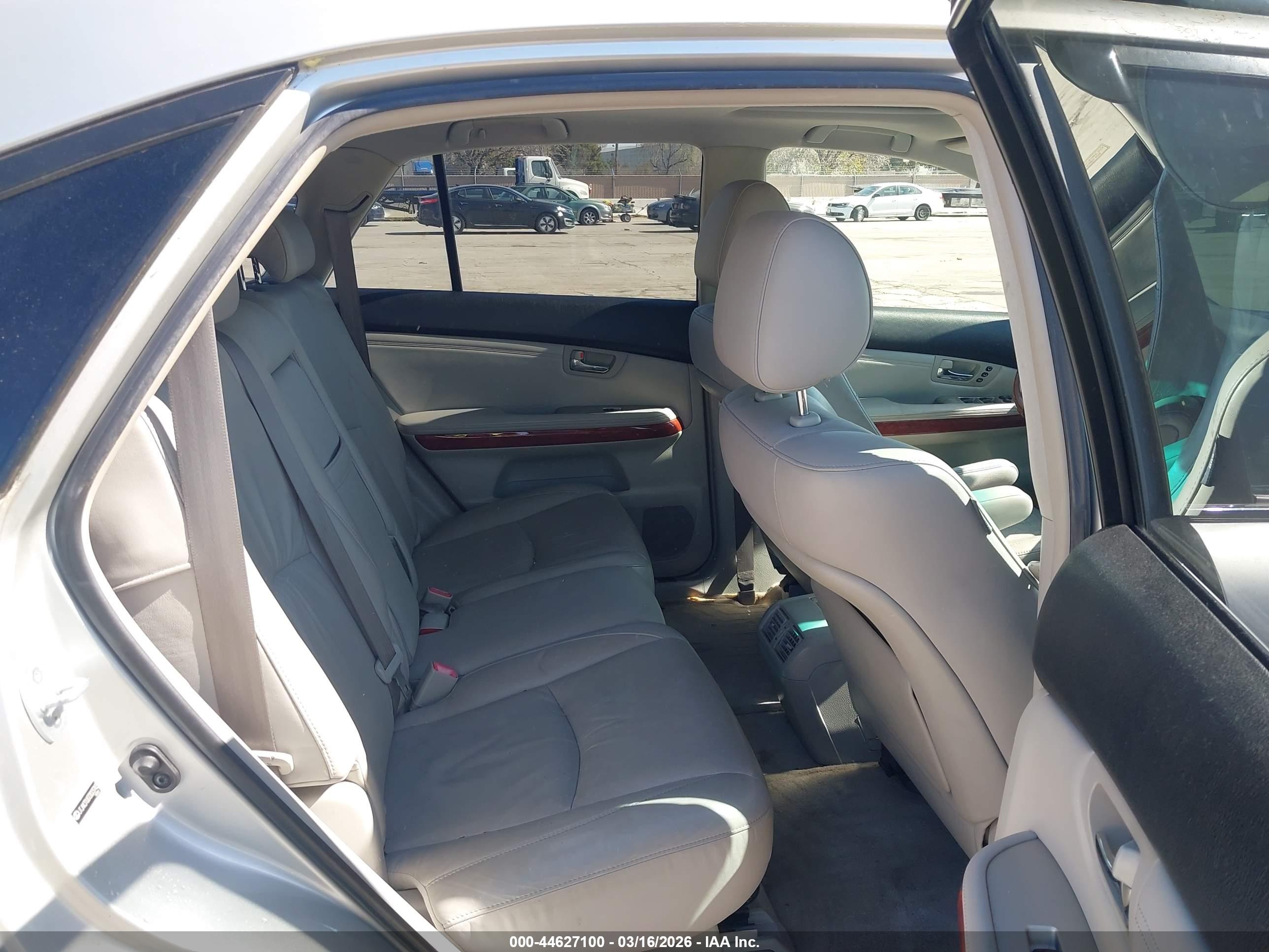 LEXUS RX image 8