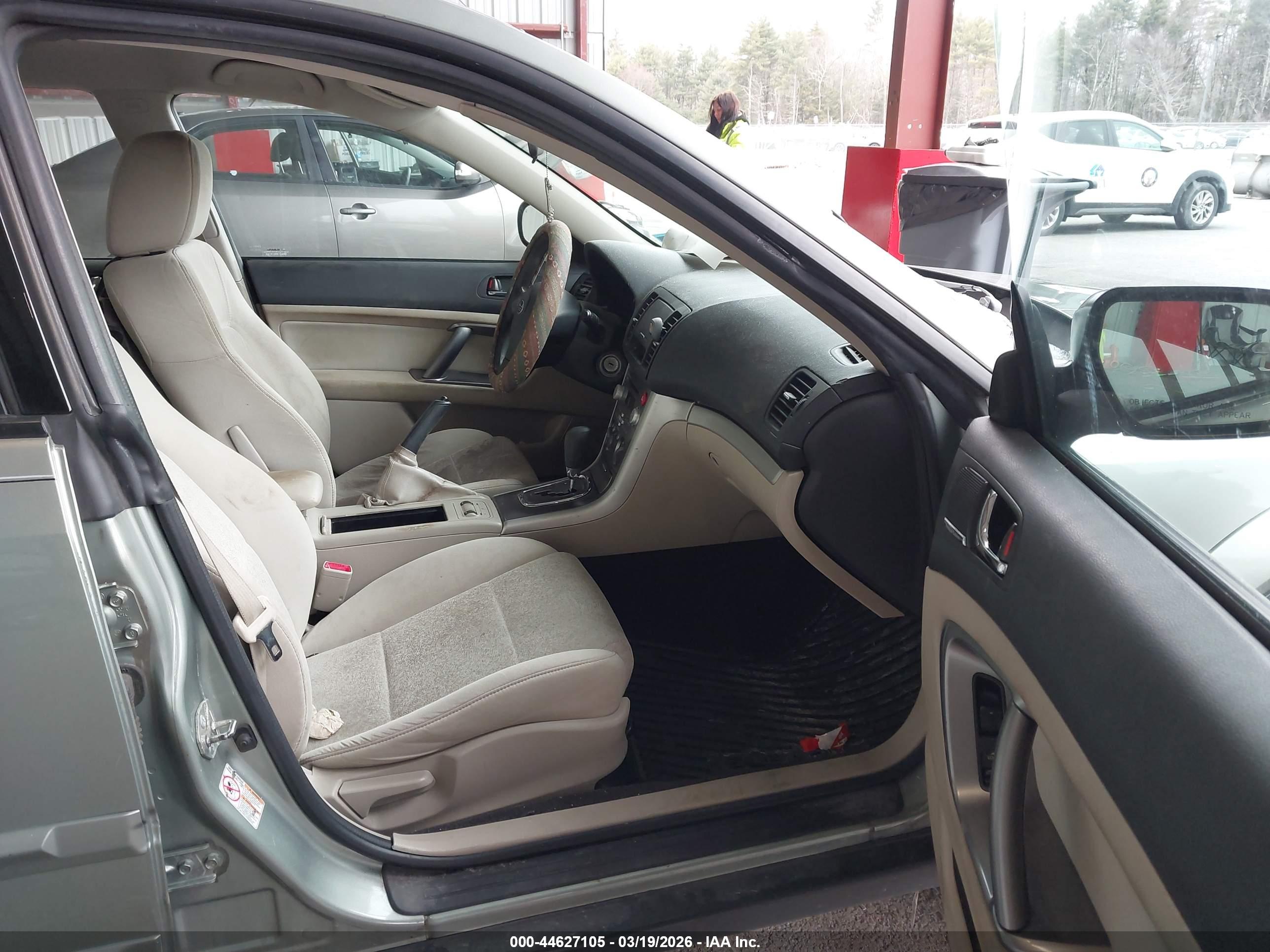 SUBARU OUTBACK image 5