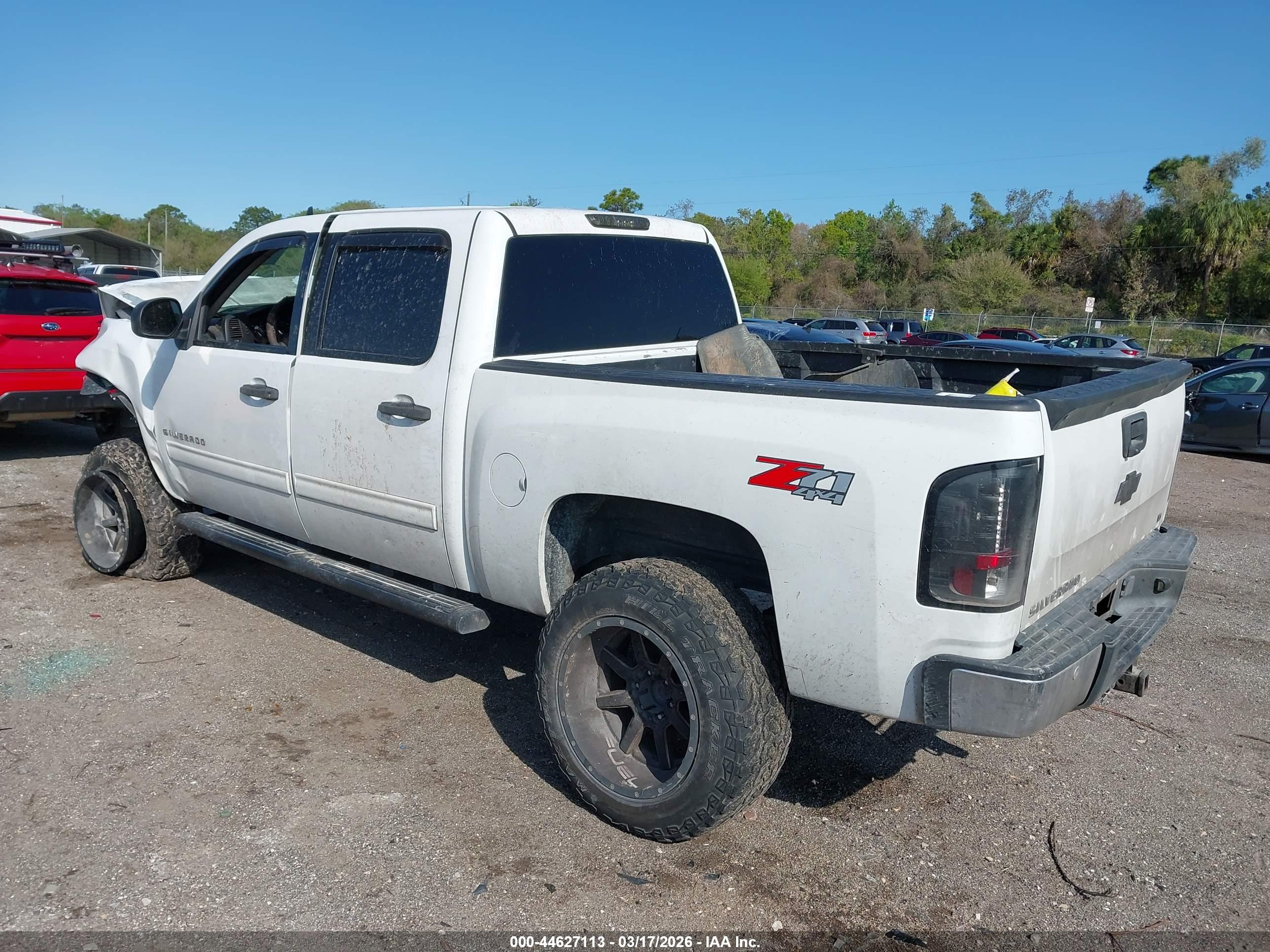 CHEVROLET SILVERADO image 3