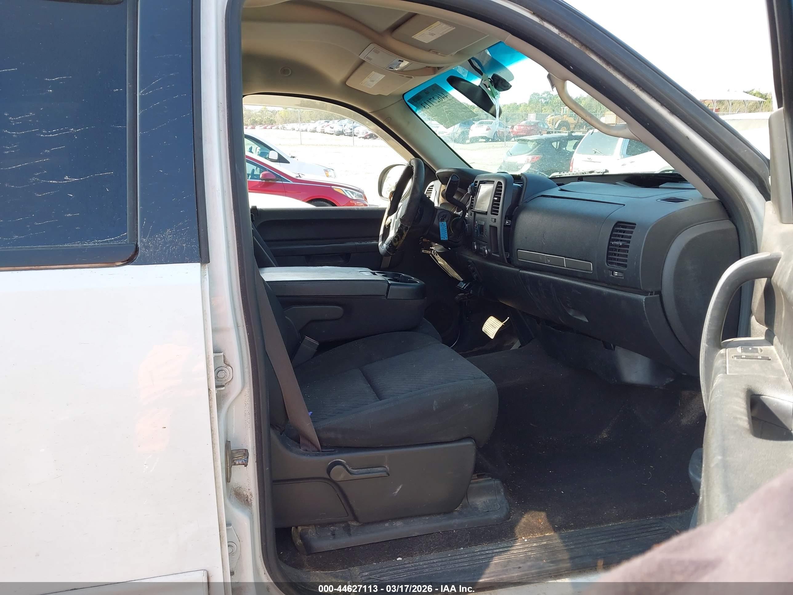 CHEVROLET SILVERADO image 5