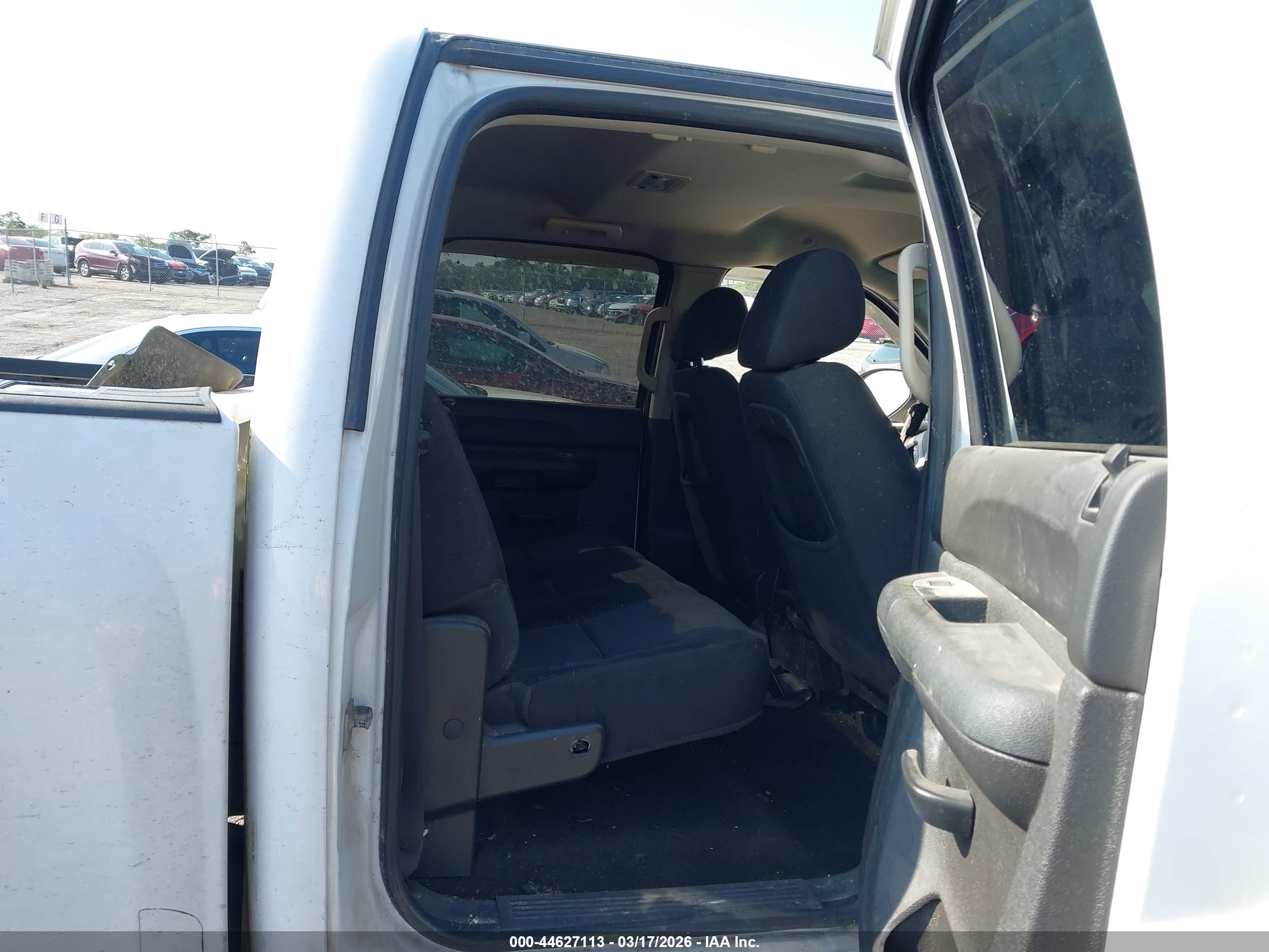 CHEVROLET SILVERADO image 8