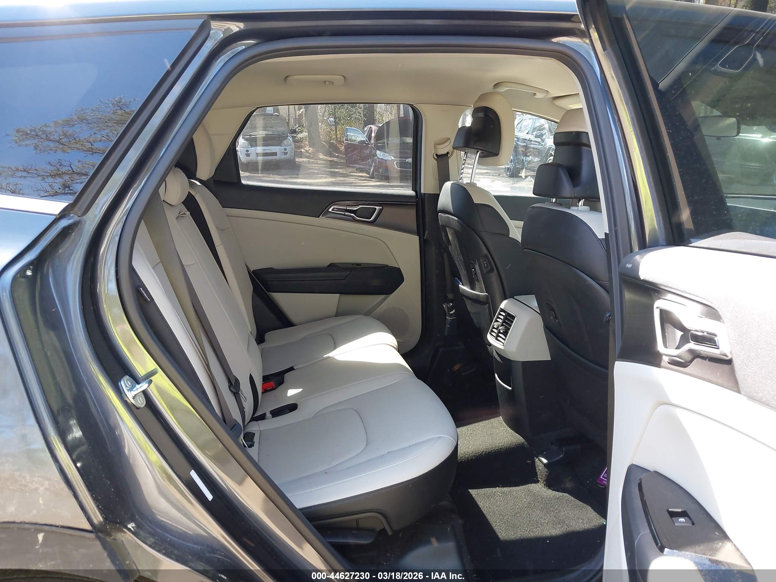 KIA SPORTAGE image 8