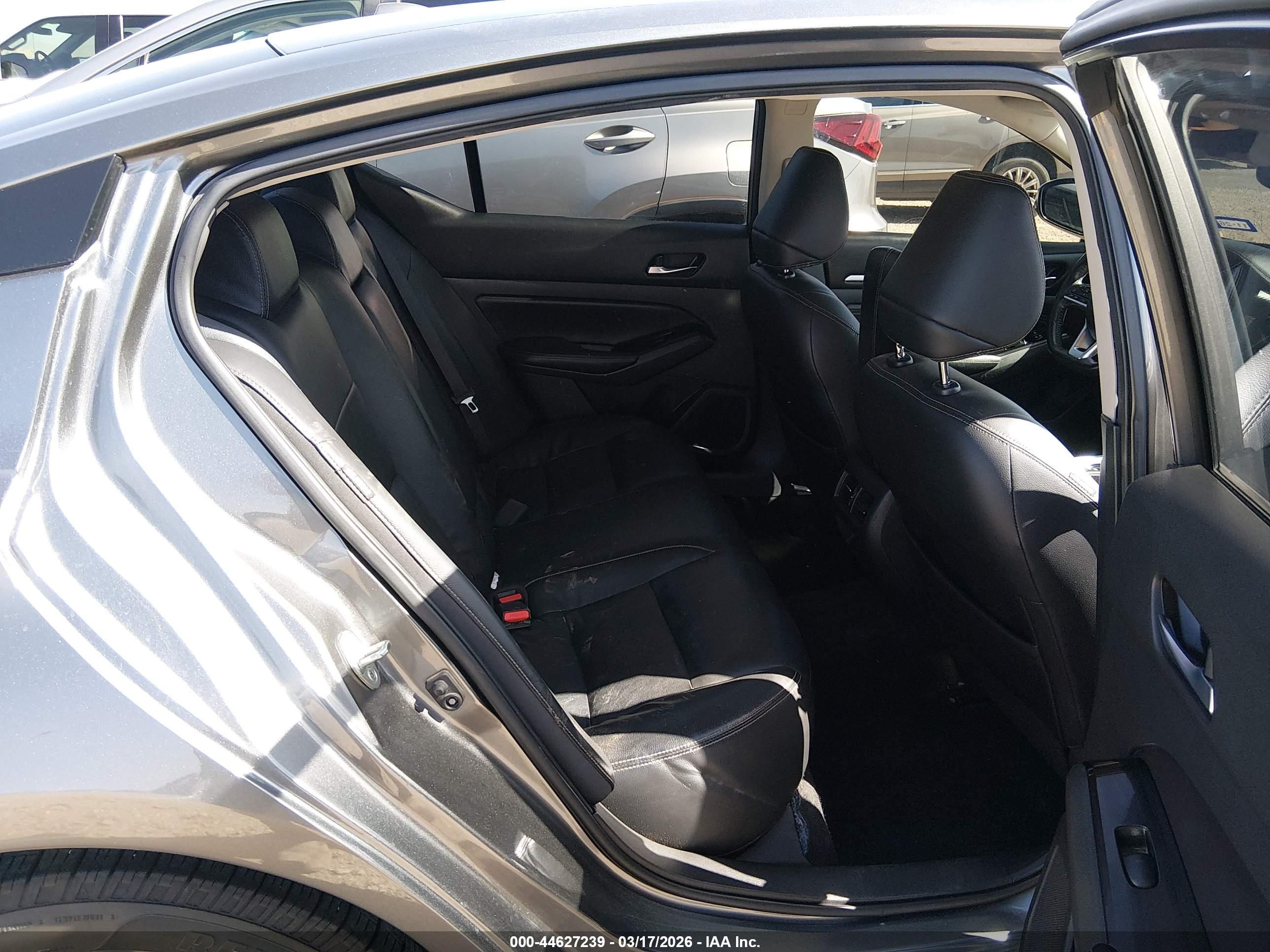 NISSAN ALTIMA image 8