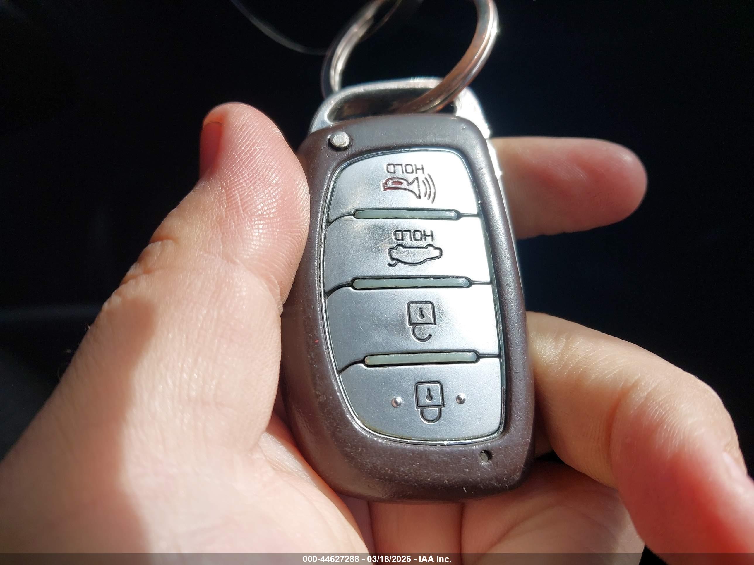 HYUNDAI ELANTRA image 11
