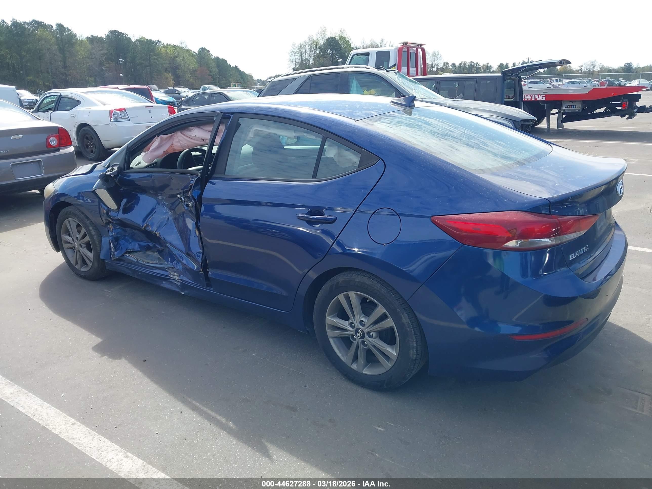 HYUNDAI ELANTRA image 3