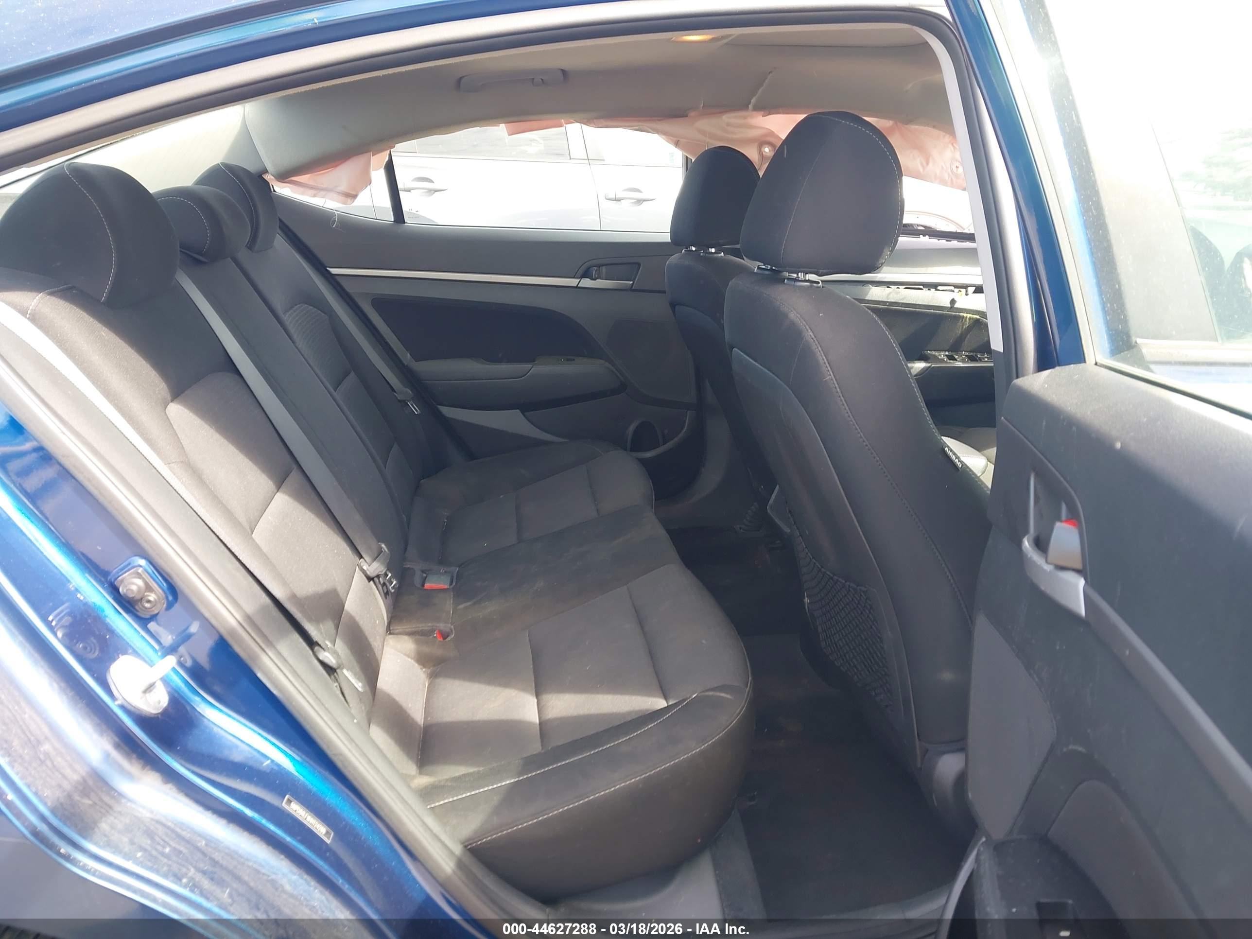 HYUNDAI ELANTRA image 8