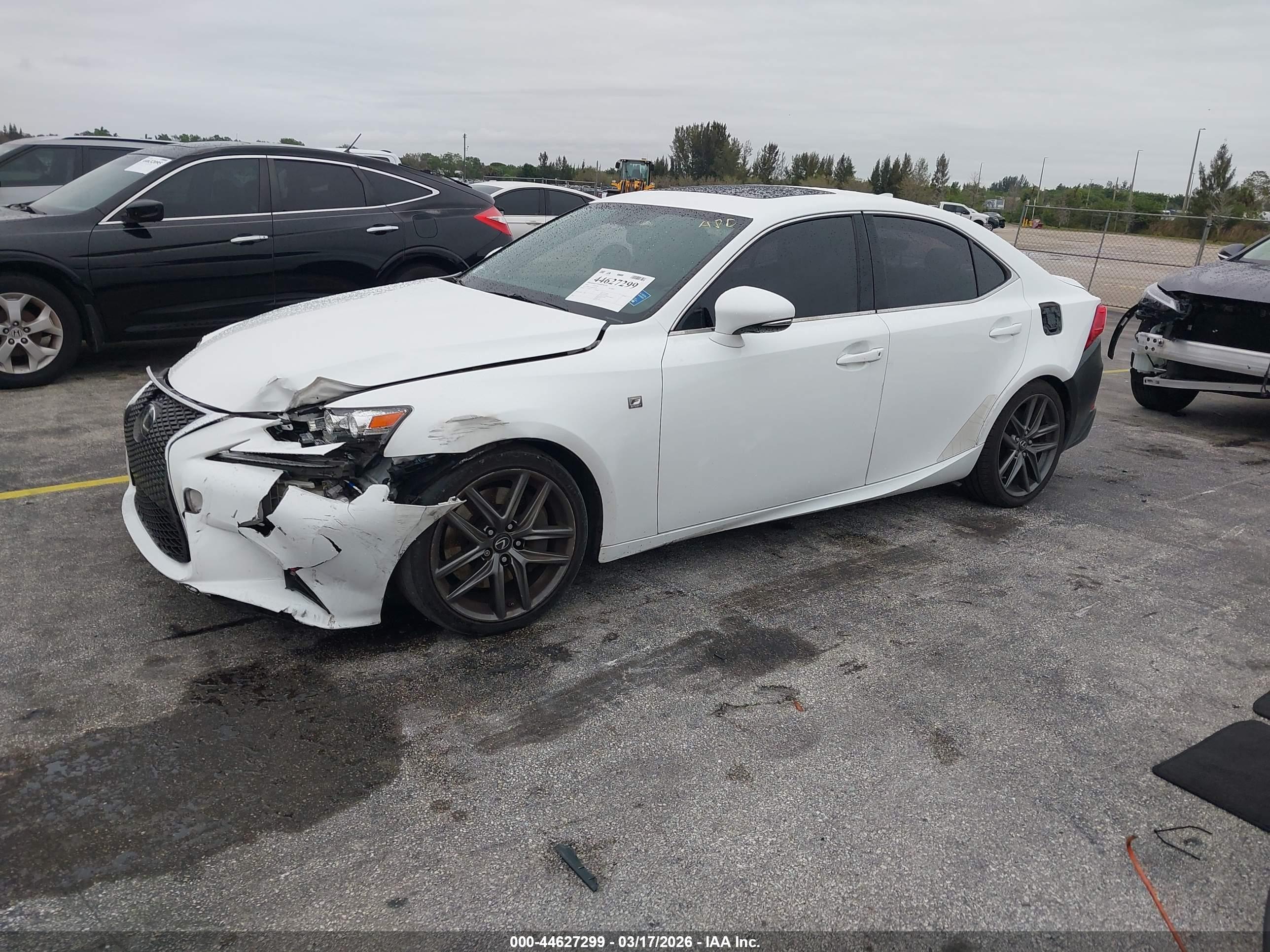 LEXUS IS image 2