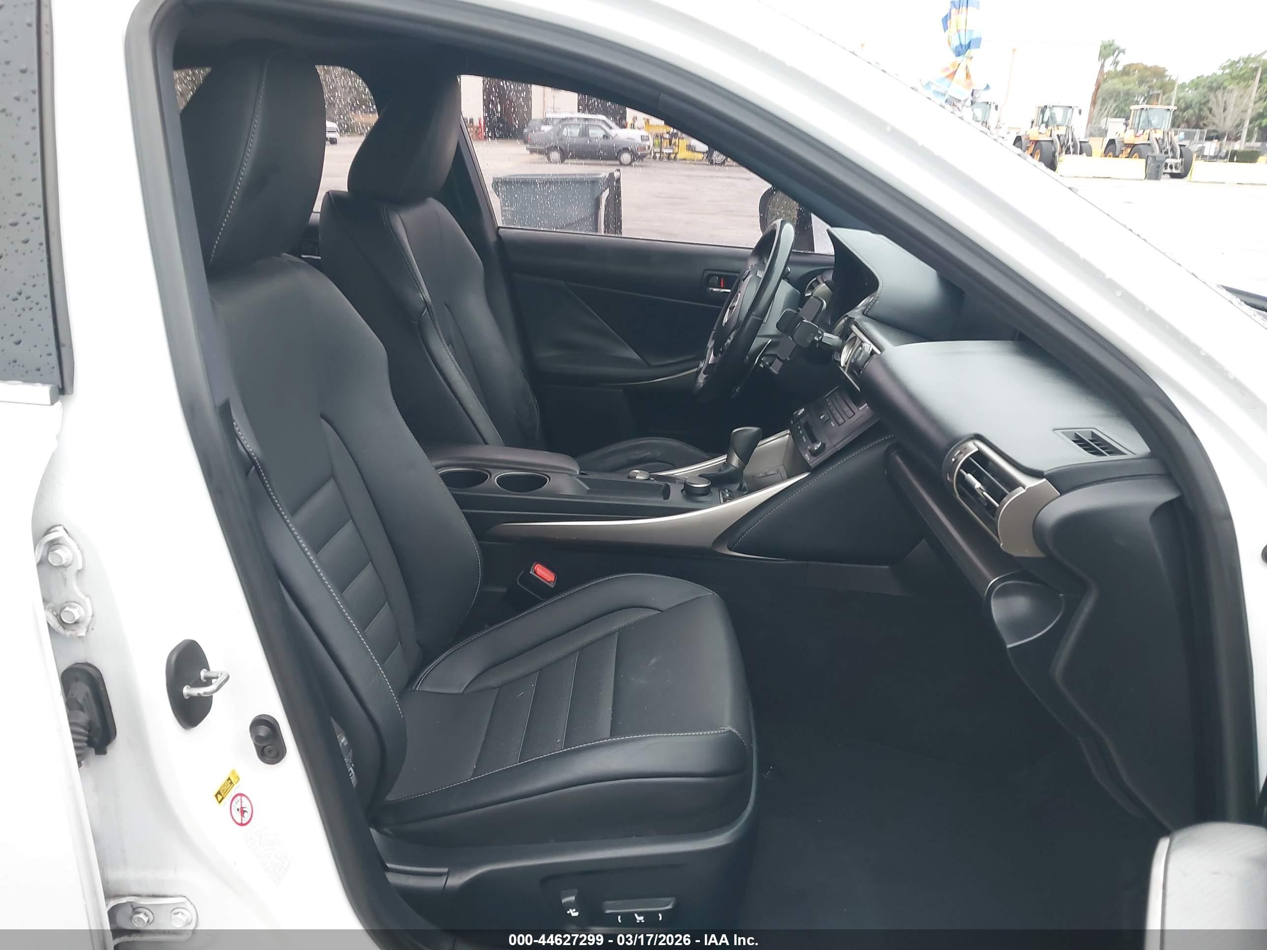 LEXUS IS image 5