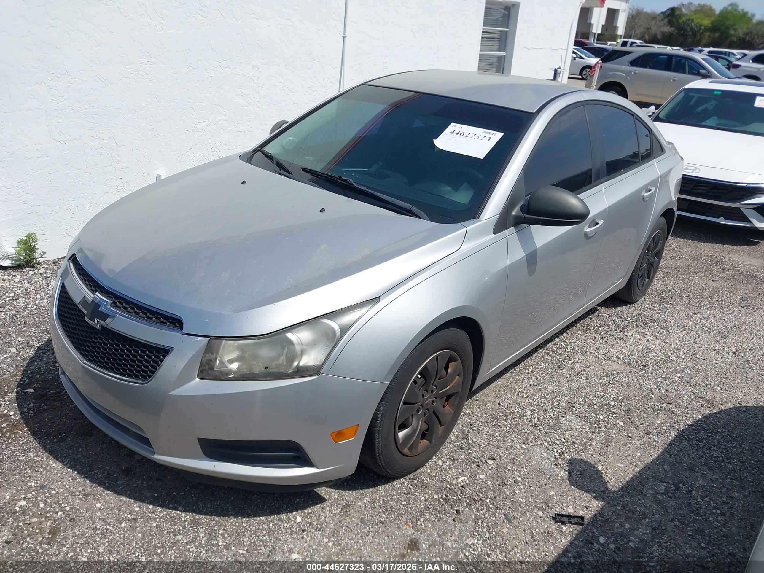 CHEVROLET CRUZE image 2